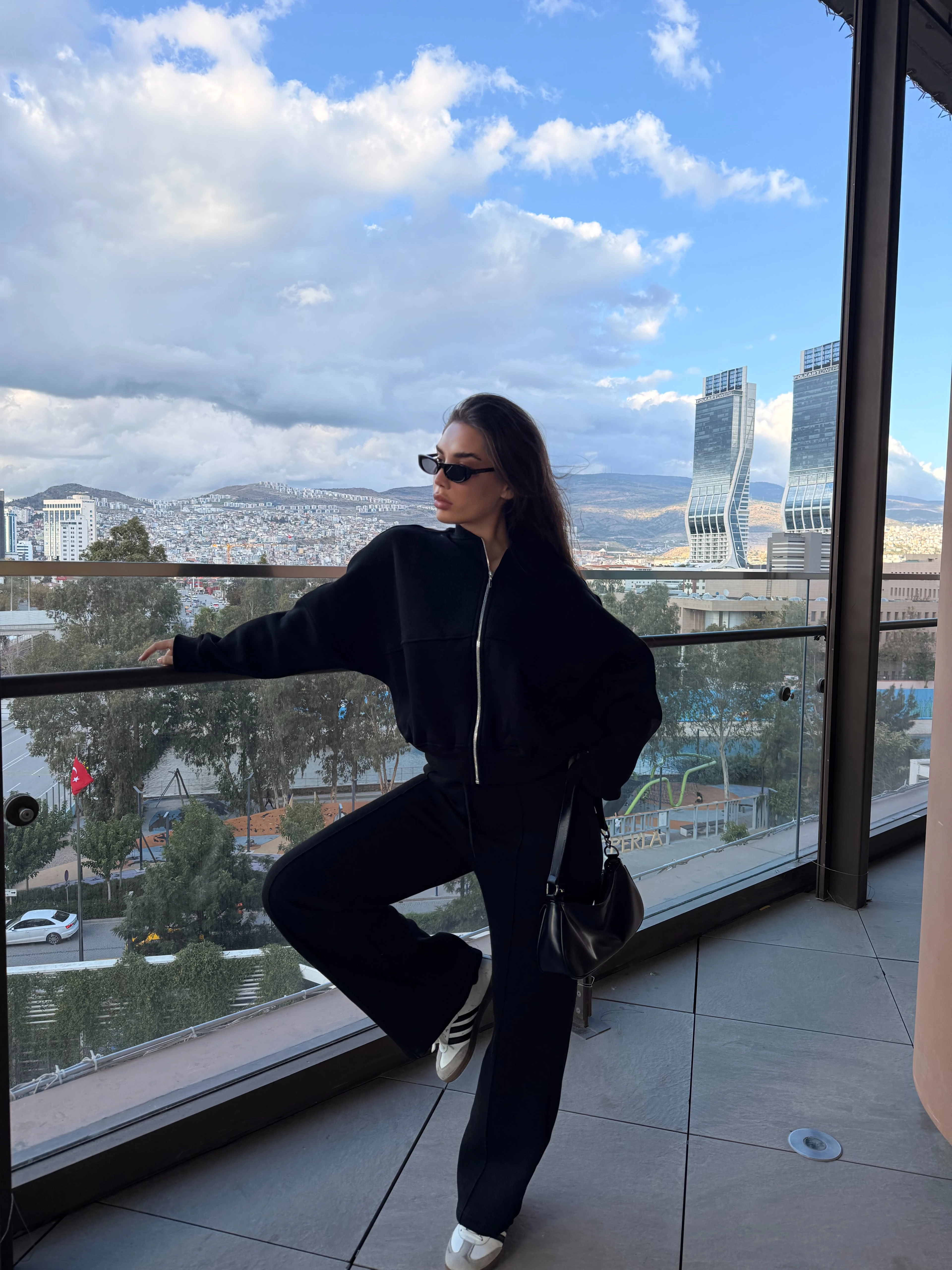 Konfor ve Şıklığı Birleştiren 3 İplik Pamuklu Çimalı Eşofman Takımı