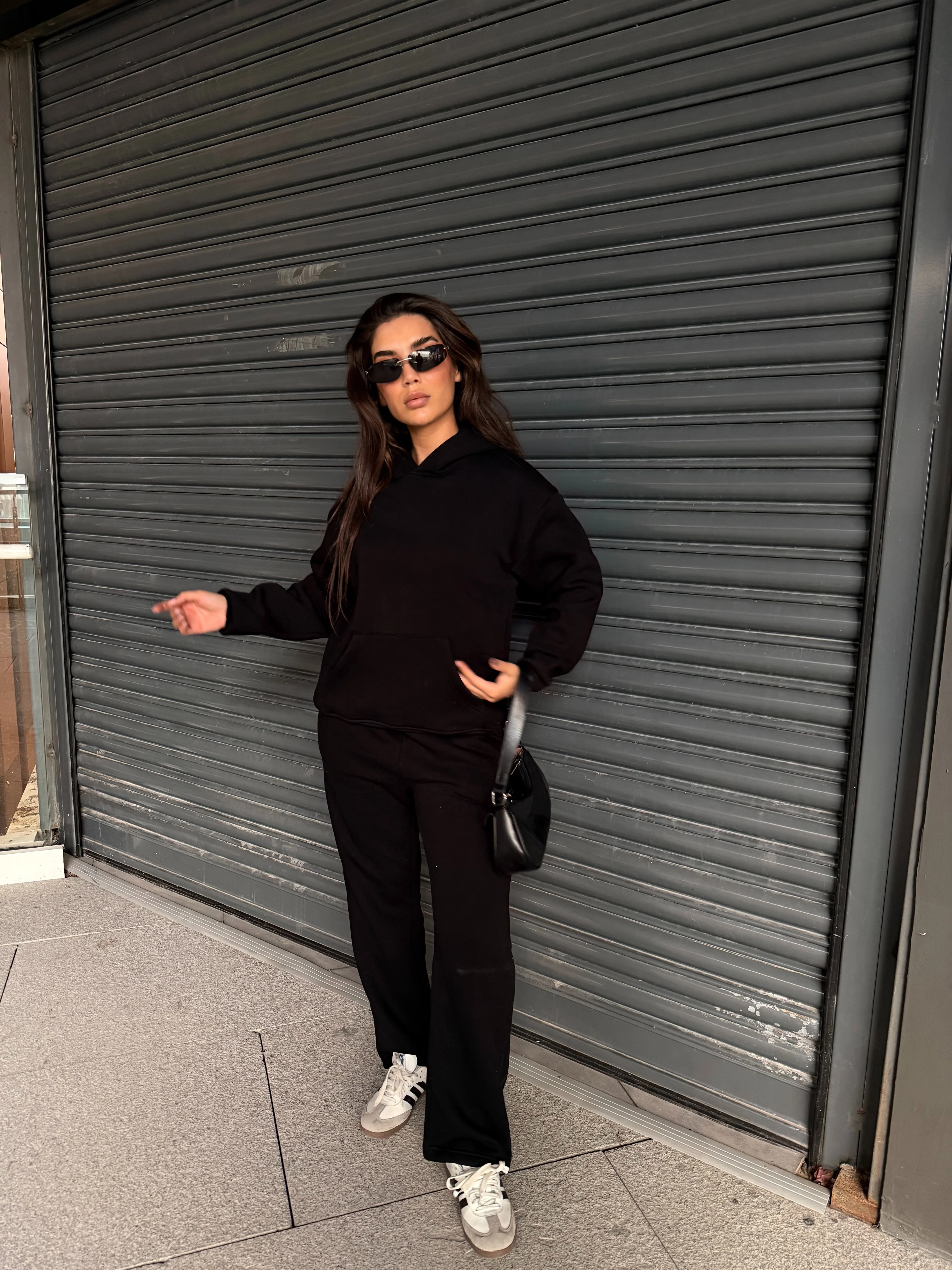 Zamansız Şıklıkta Kadın Oversize Hoodie ve Eşofman Takımı