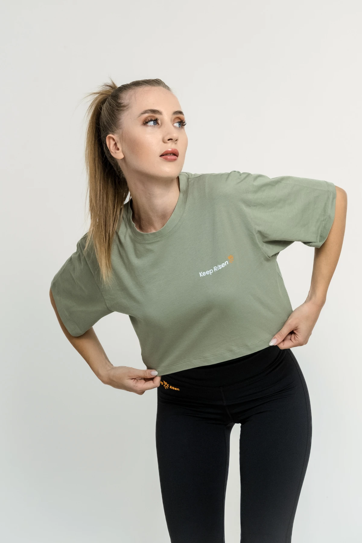 KEEP RISEN Crop T-Shirt Haki