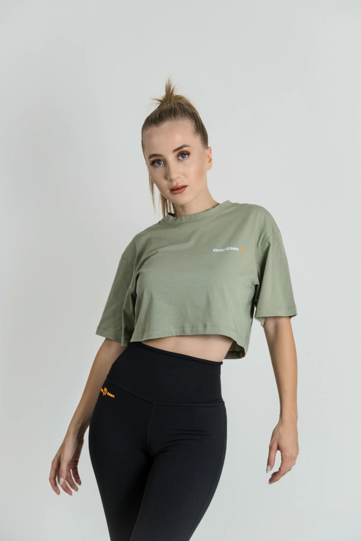 KEEP RISEN Crop T-Shirt Haki