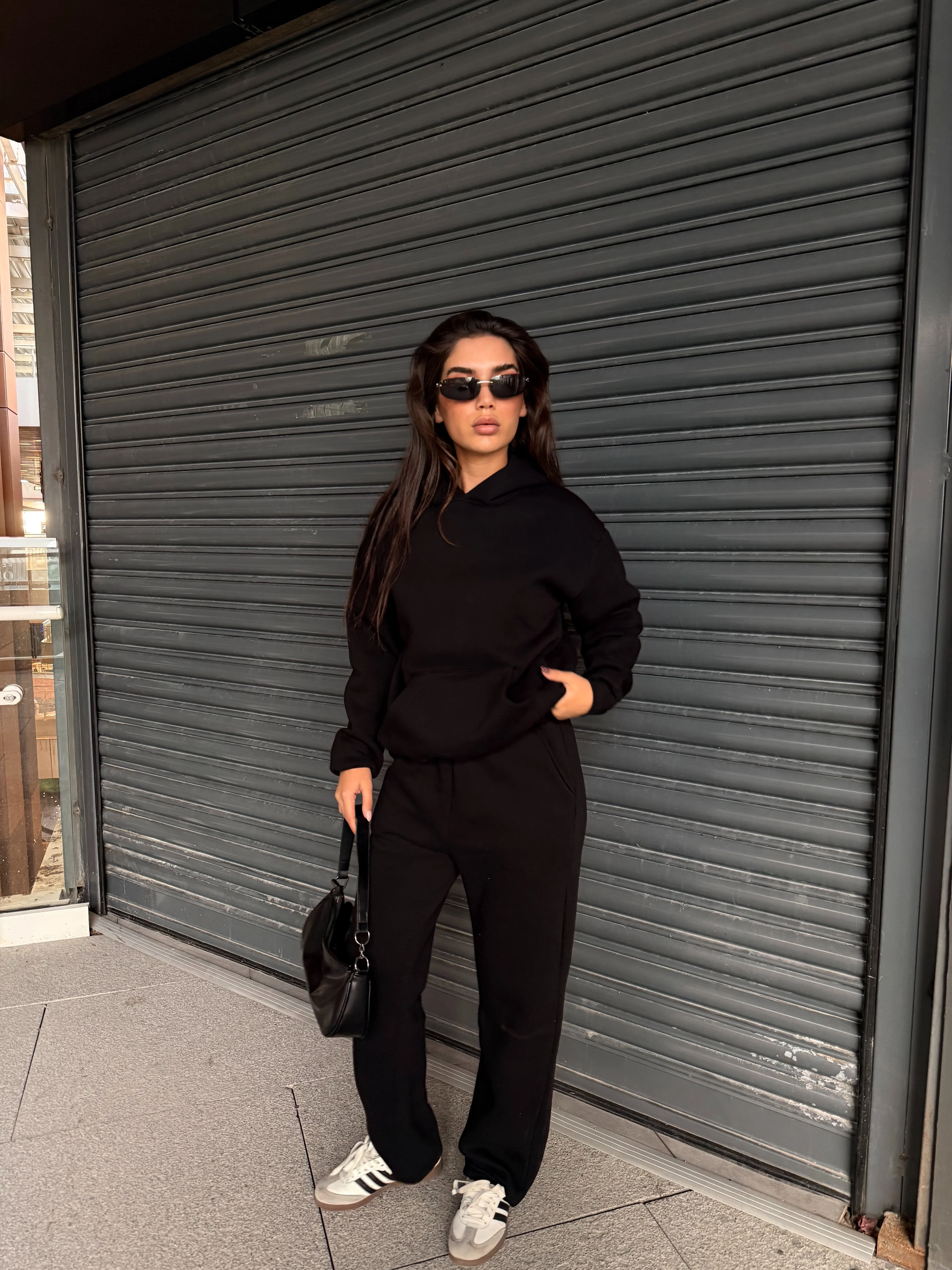 Zamansız Şıklıkta Kadın Oversize Hoodie ve Eşofman Takımı