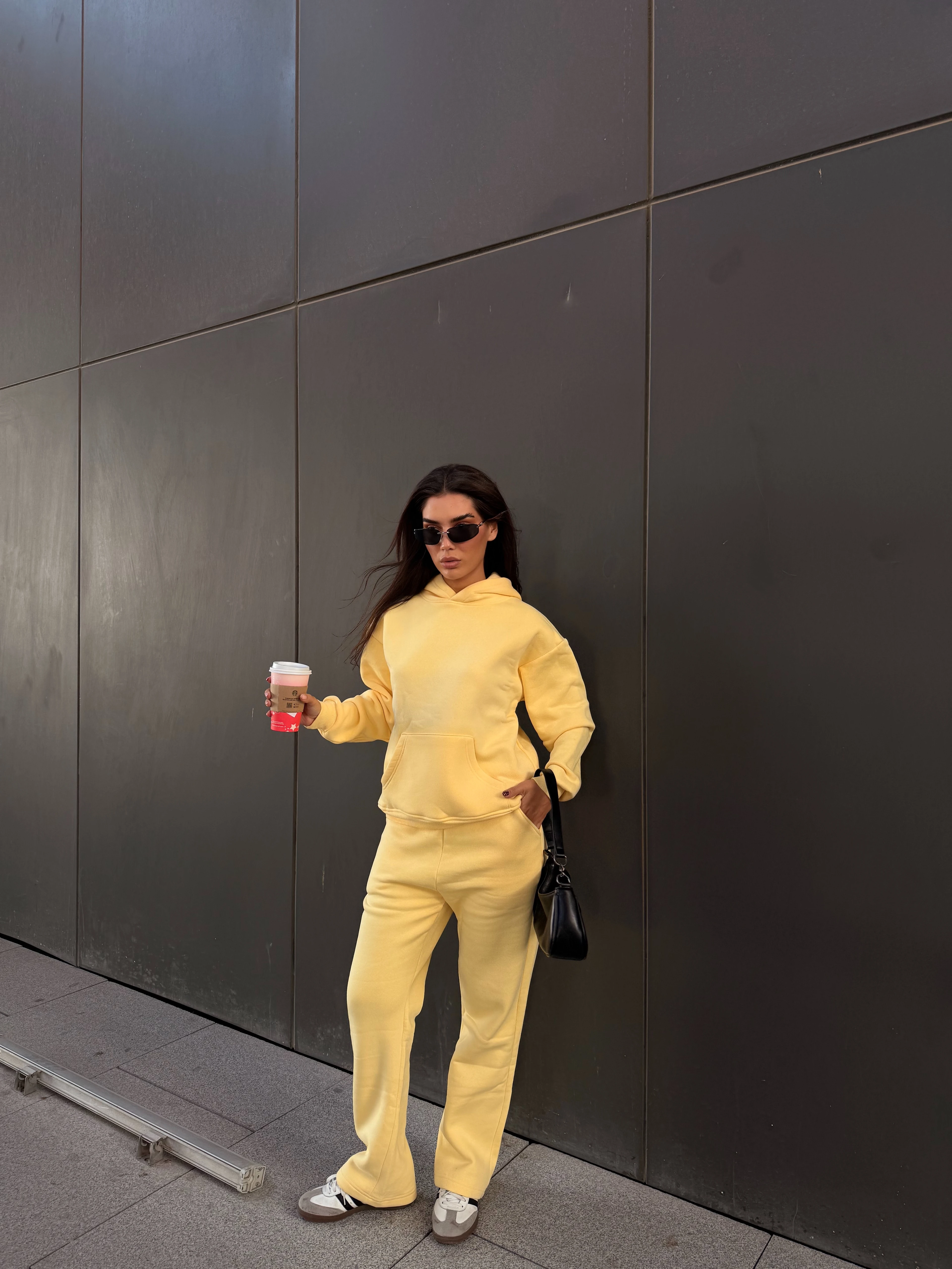 Zamansız Şıklıkta Kadın Oversize Hoodie ve Eşofman Takımı - Sarı