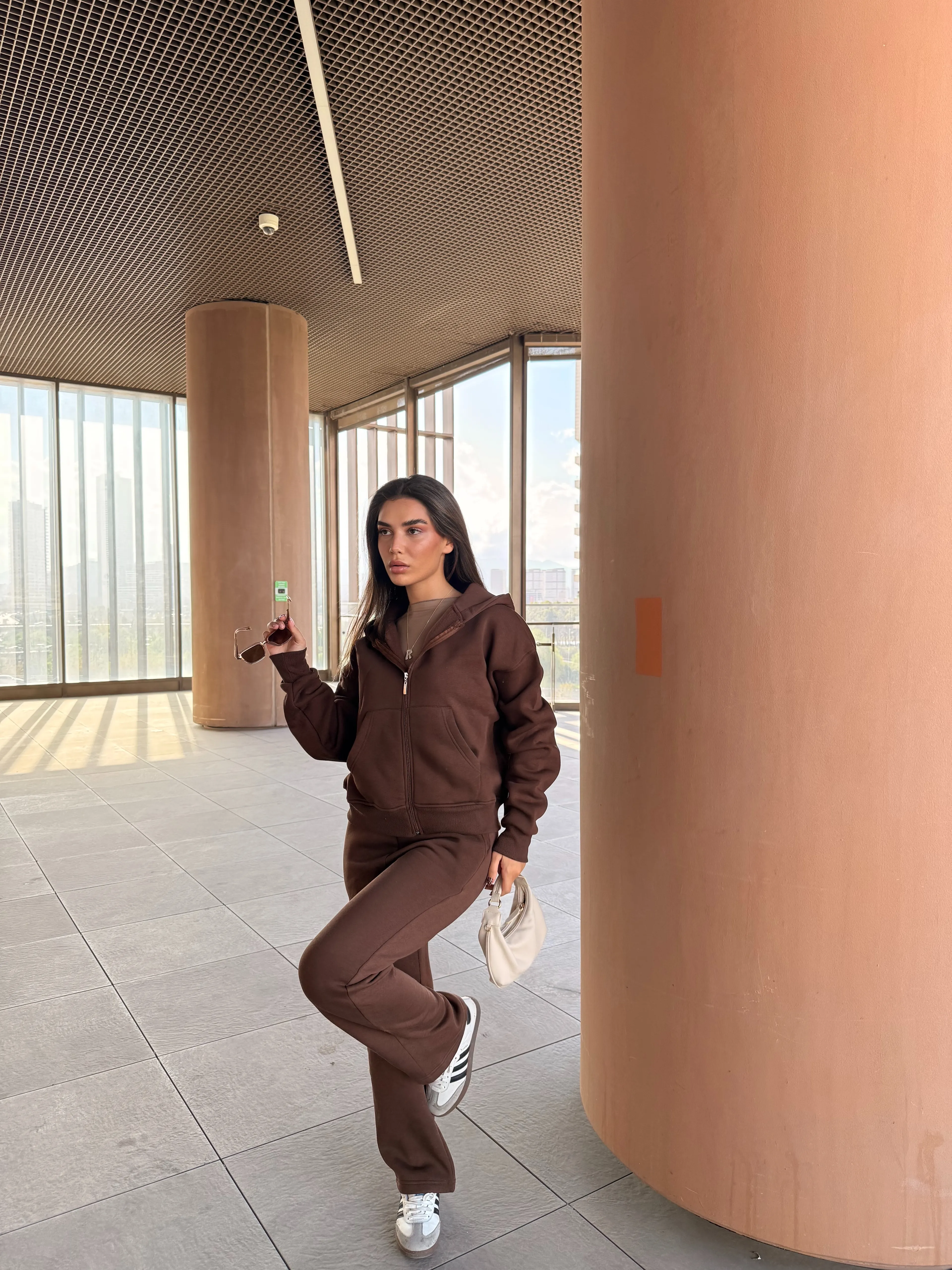 İçi Polar Oversize Kesim Kapüşonlu Fermuarlı 3 İplik Kadın Eşofman Takımı - Kahverengi