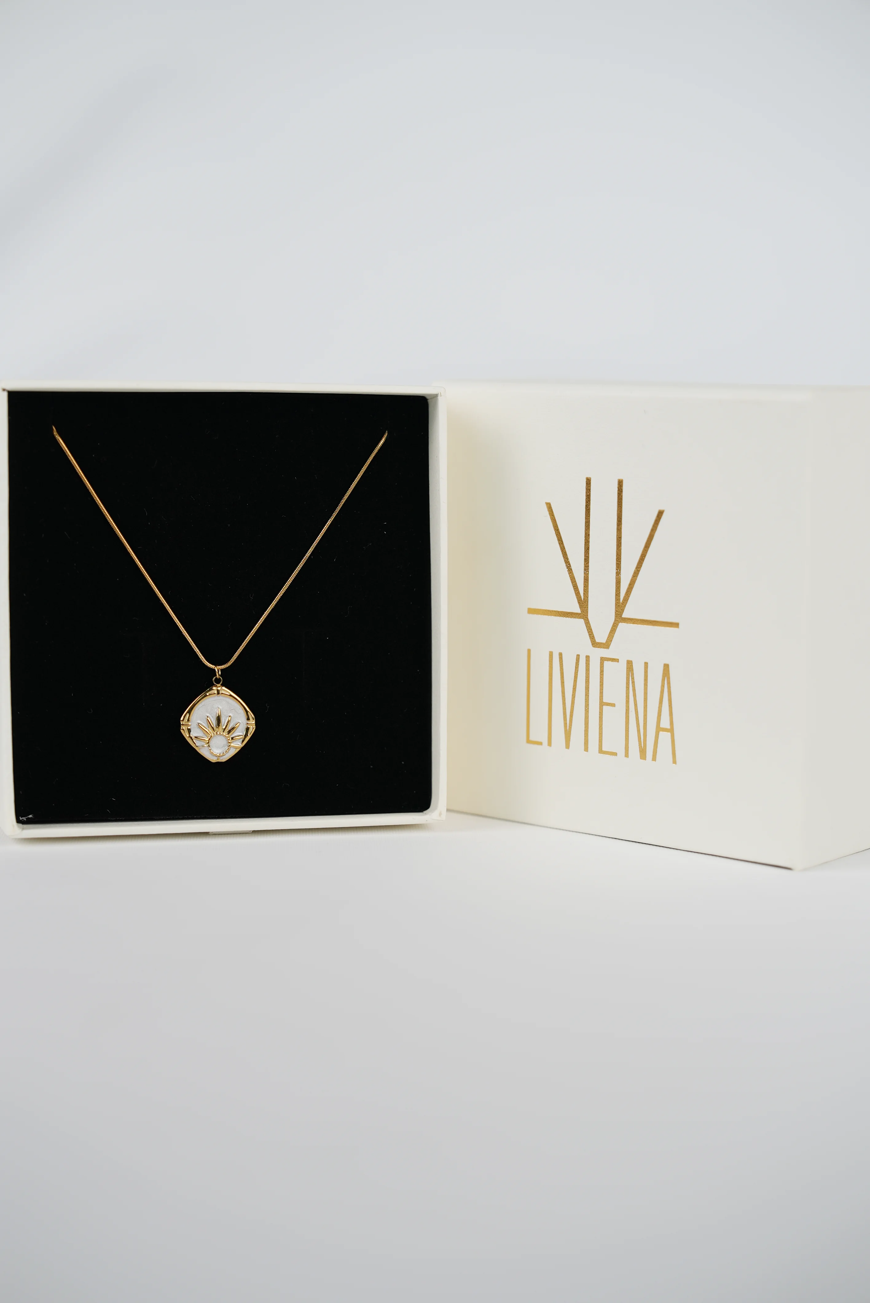 Mermer Detaylı Güneş Kolye