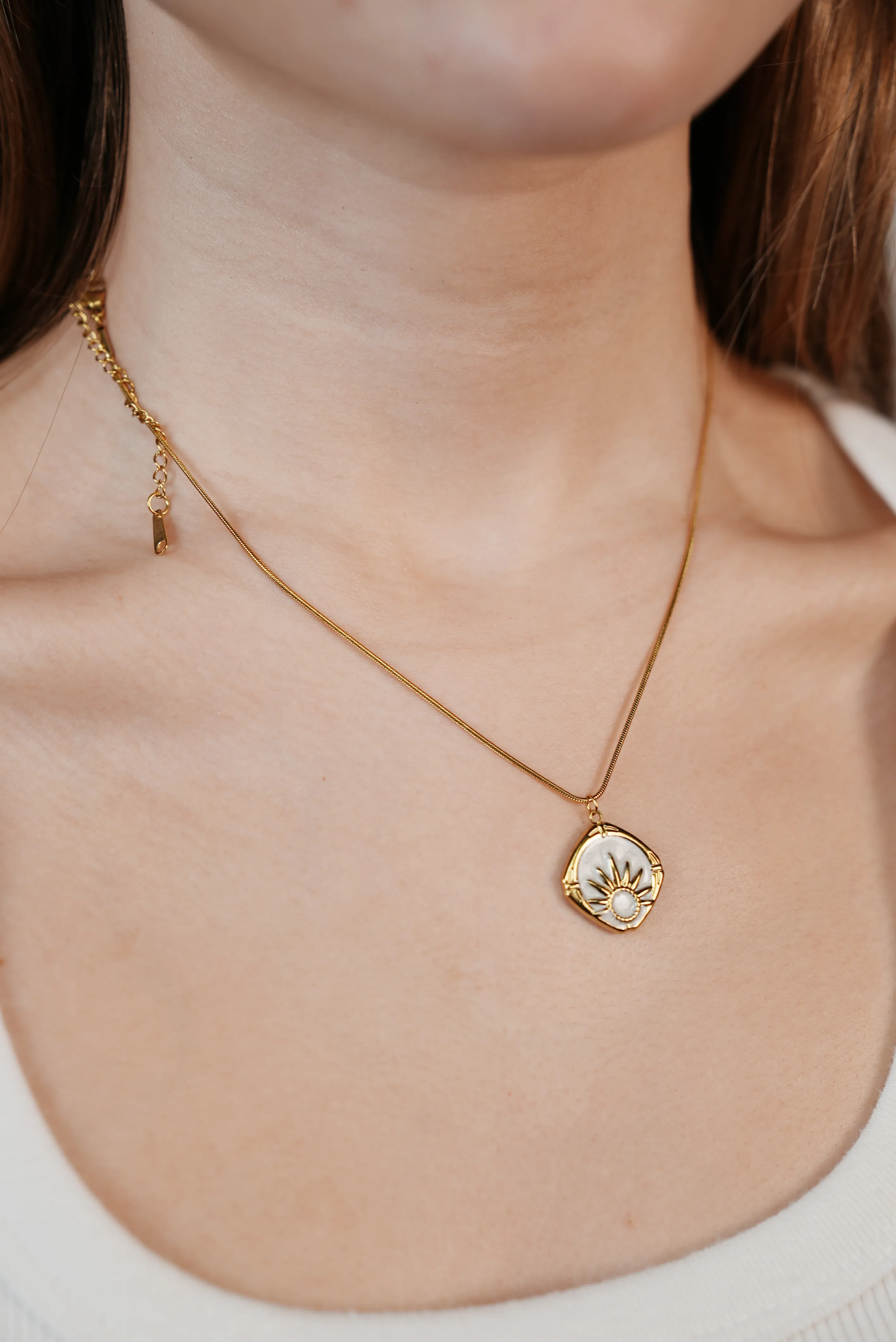 Mermer Detaylı Güneş Kolye