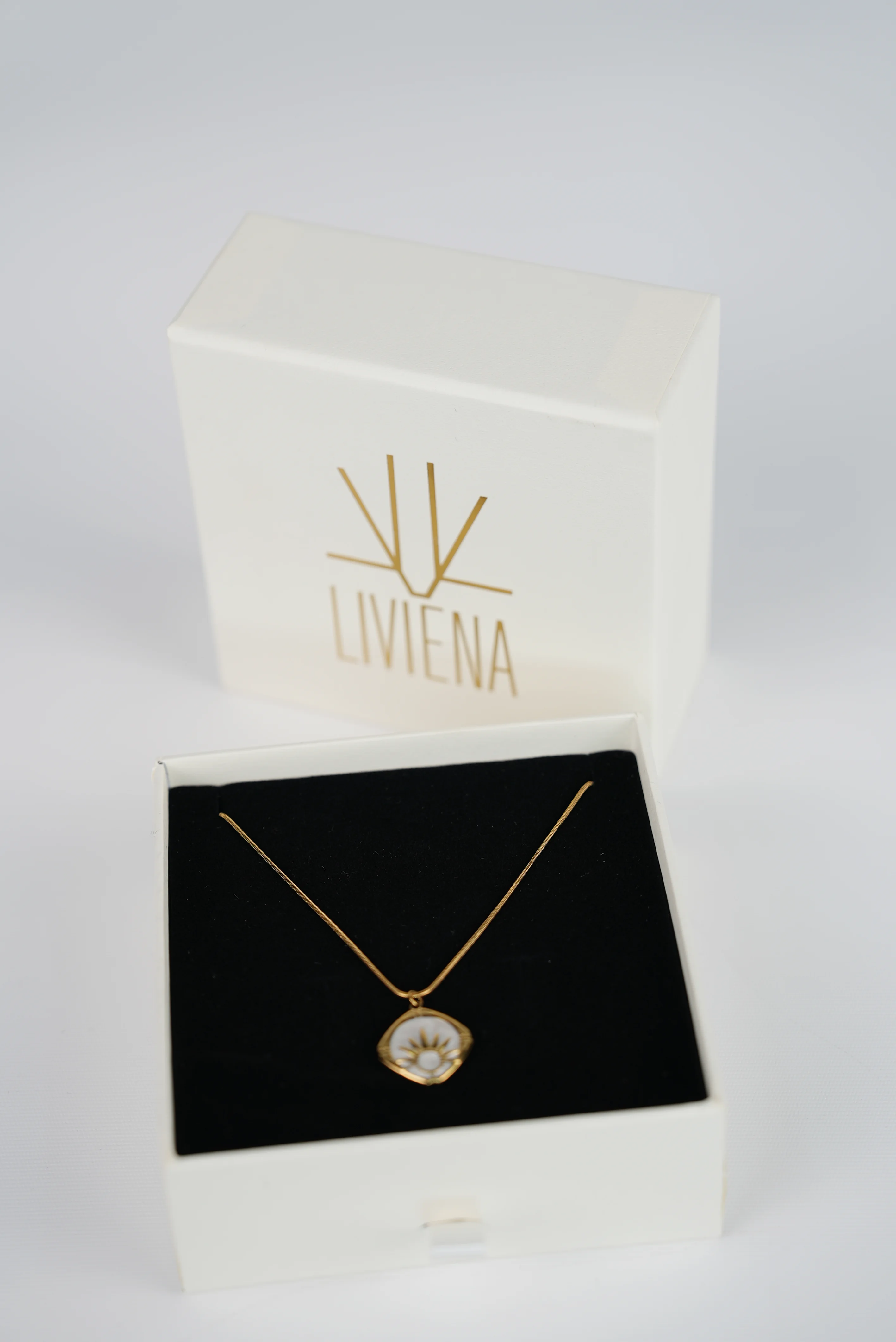 Mermer Detaylı Güneş Kolye