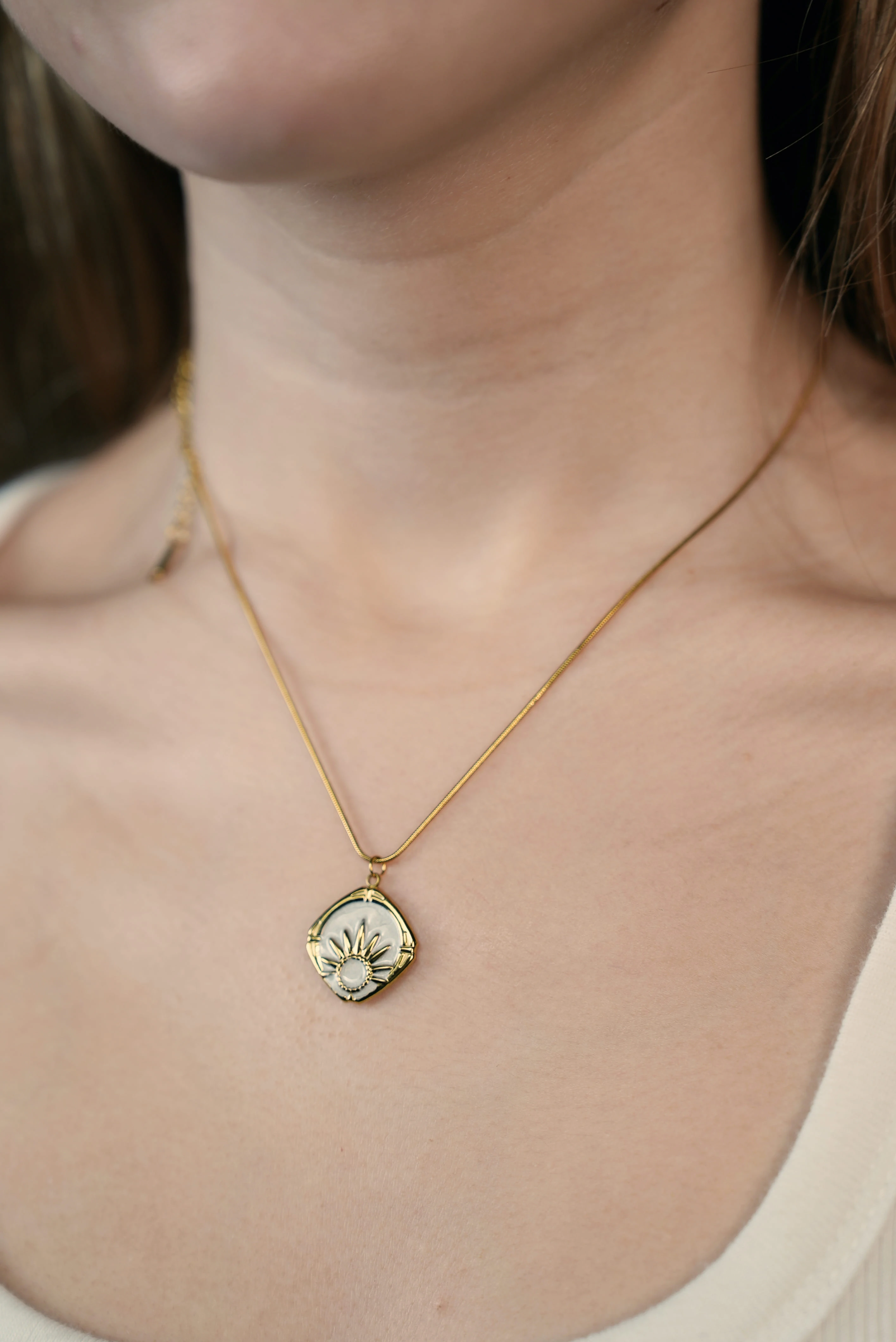 Mermer Detaylı Güneş Kolye