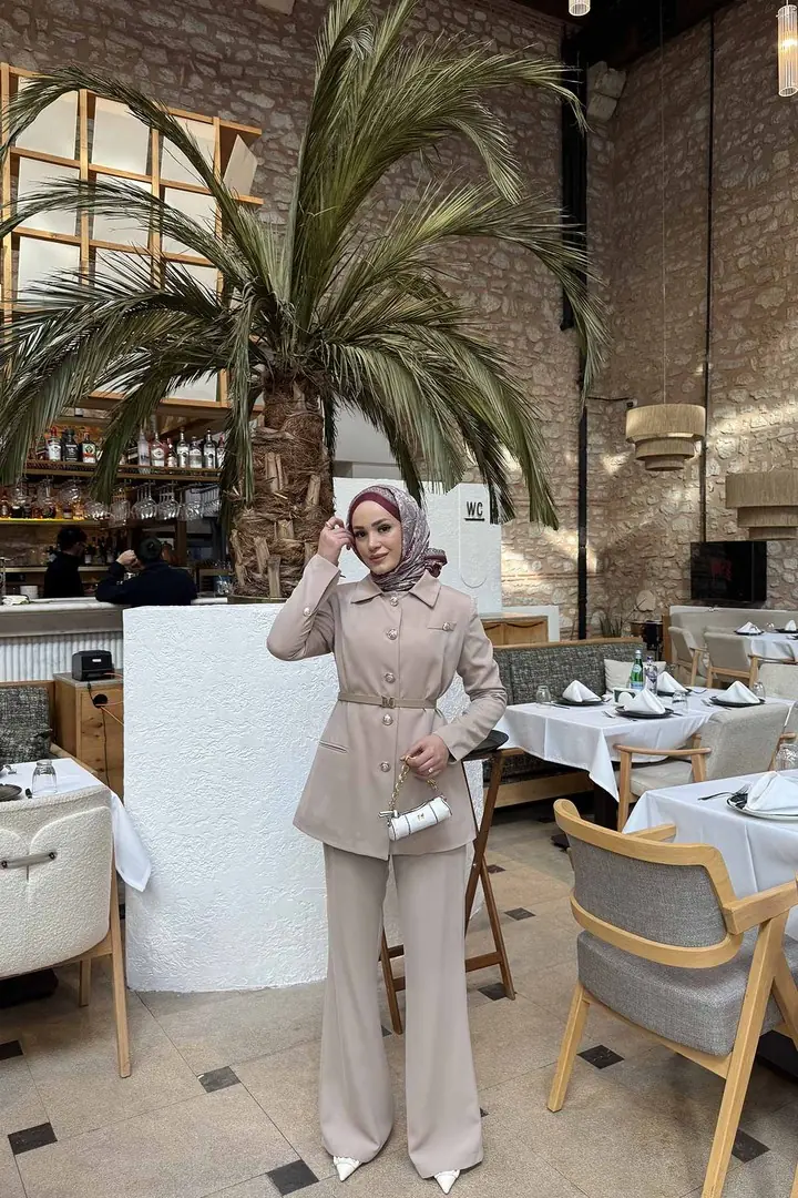 Ceketli Kemer Detaylı Takım 32-2300 · 3