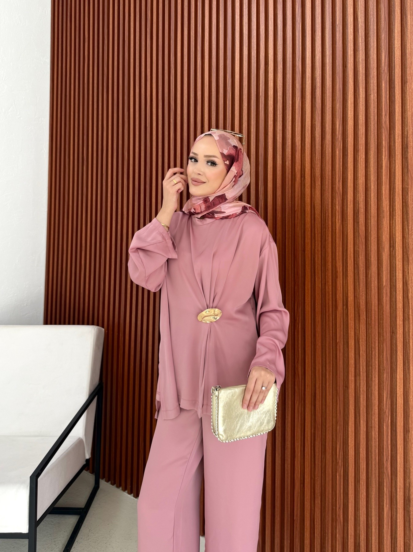 Saten Broşlu Takım 32-3570