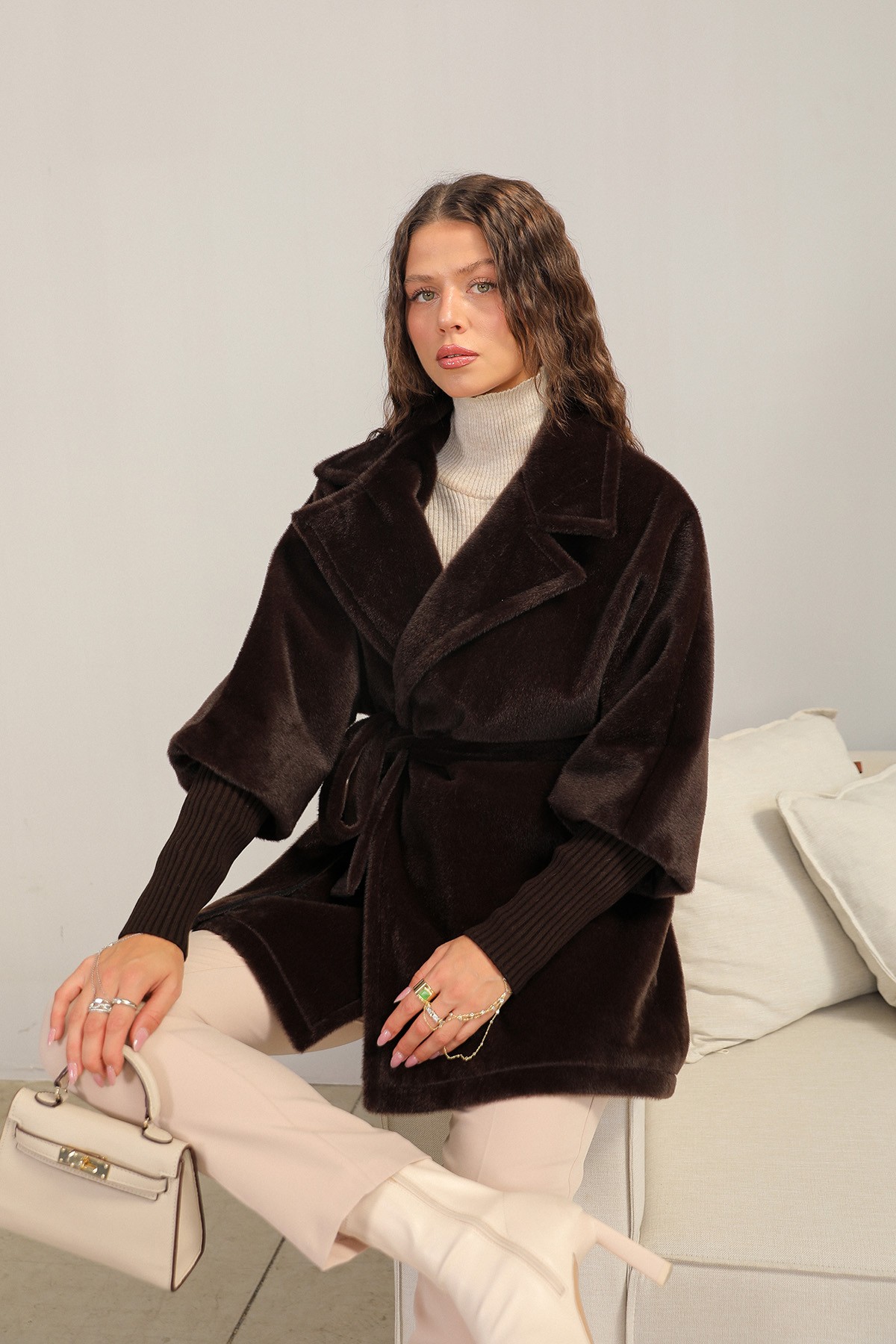 Angora Kuşaklı Kaban 32-2227