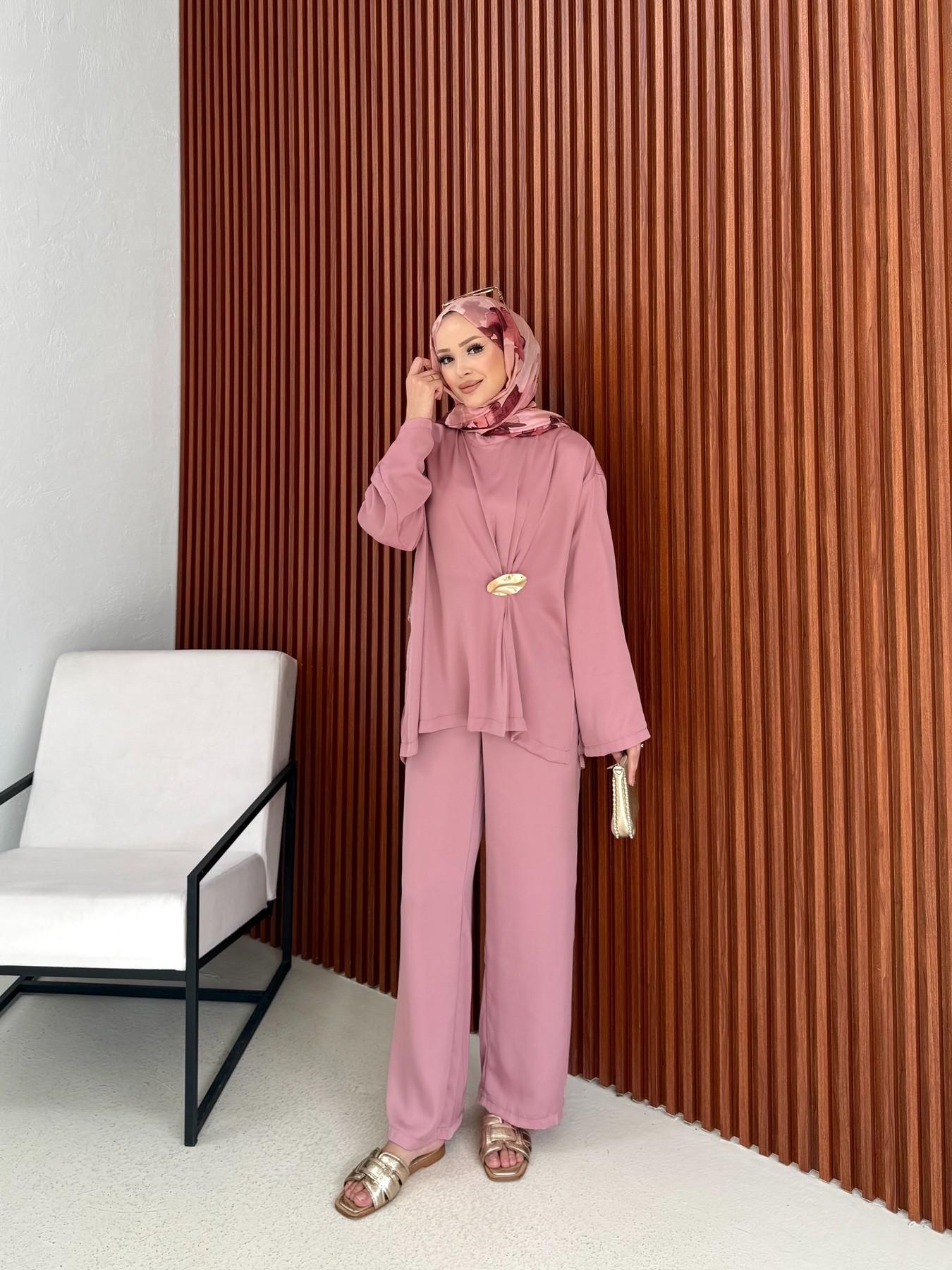 Saten Broşlu Takım 32-3570