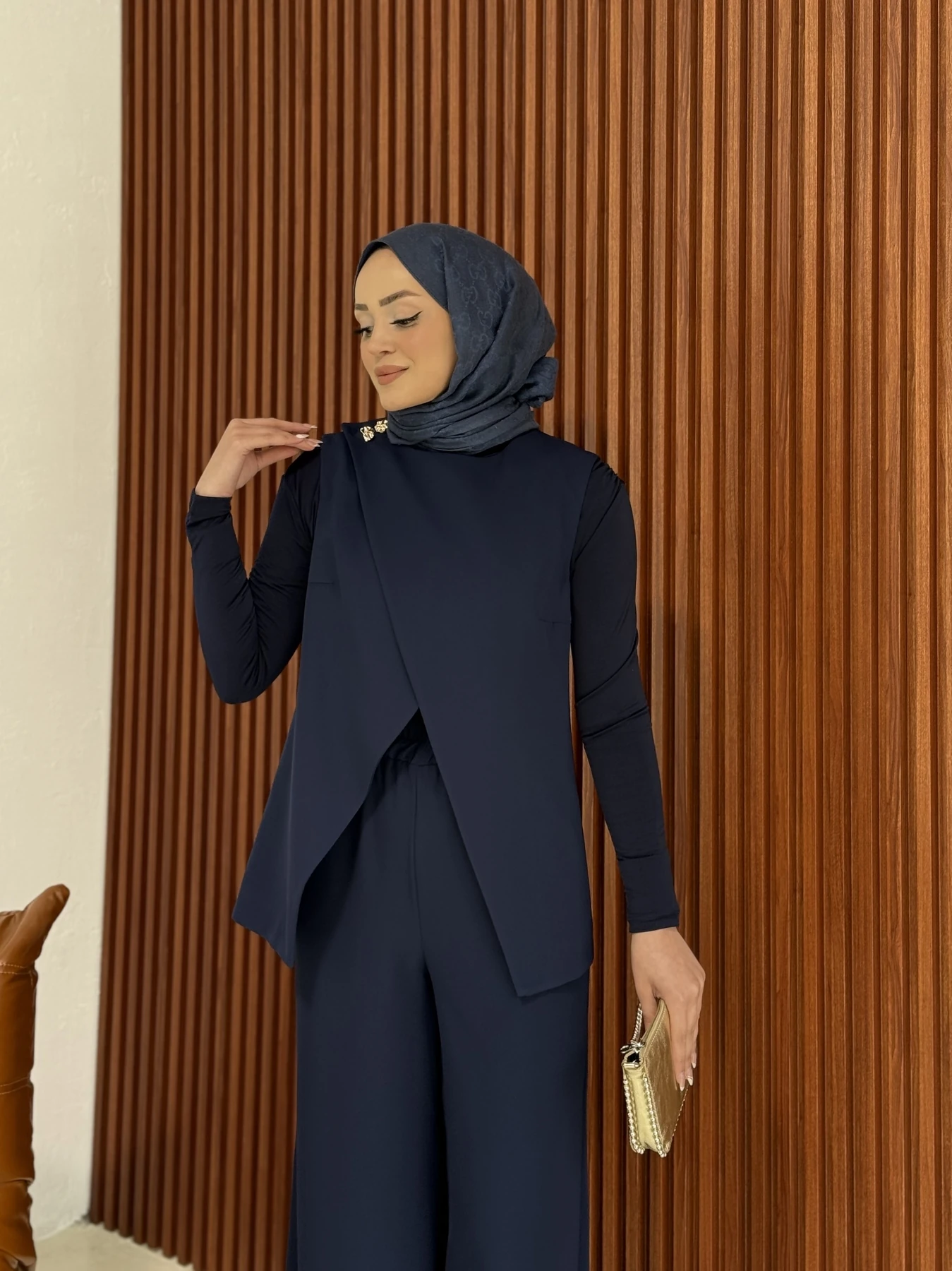 Düğme Detaylı Krep Yelek 32-2302