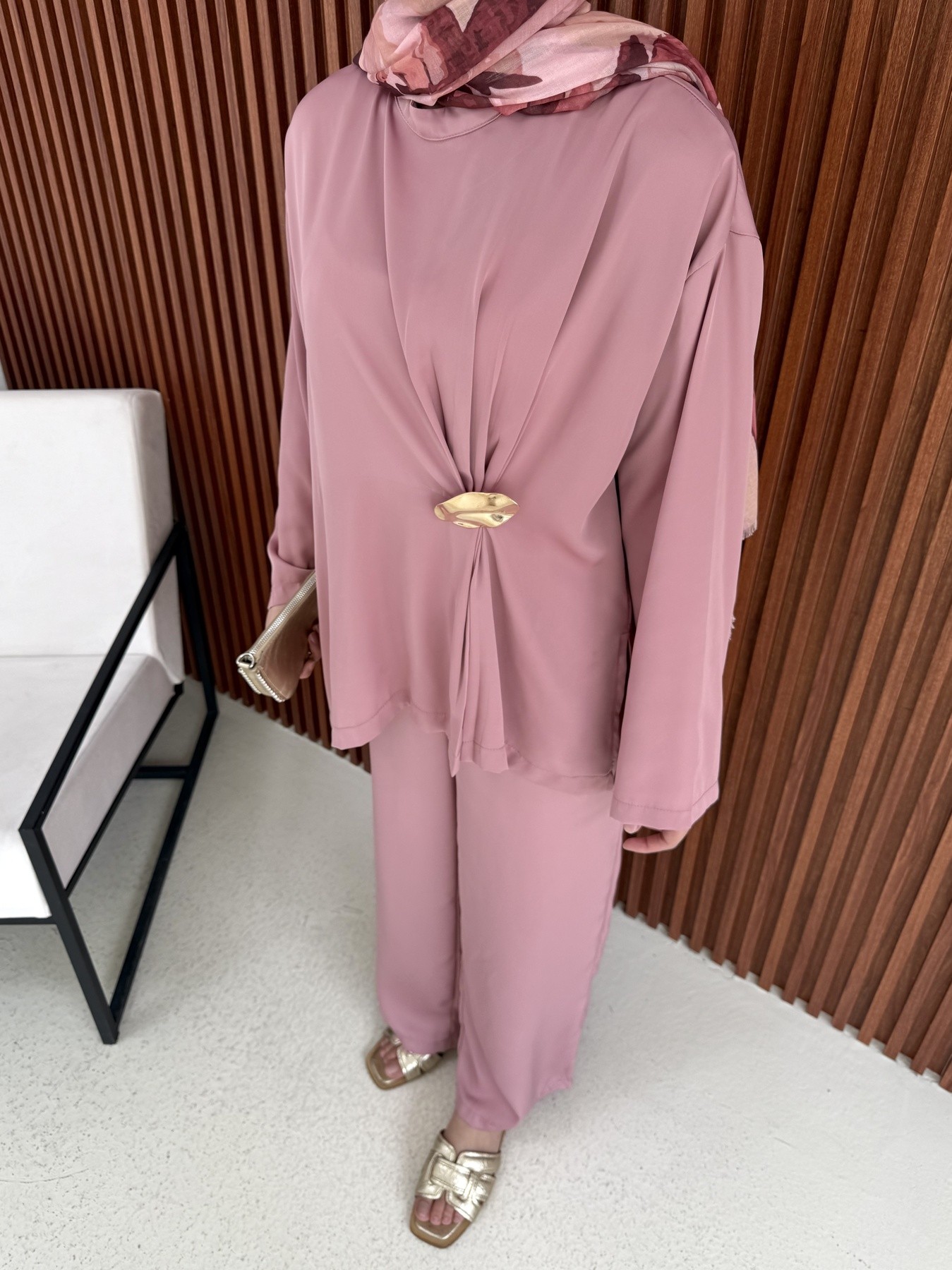 Saten Broşlu Takım 32-3570