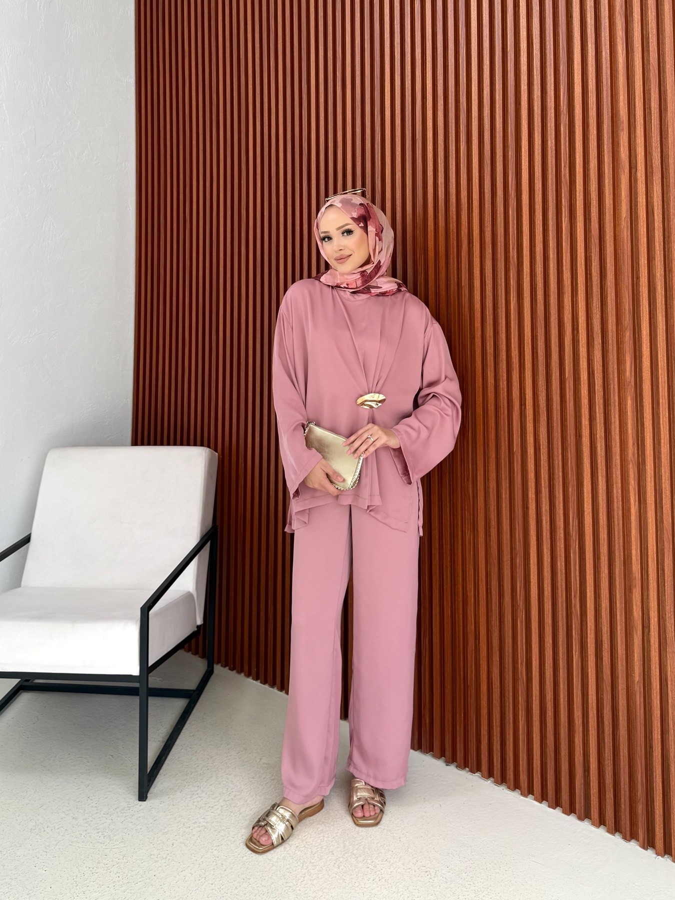 Saten Broşlu Takım 32-3570