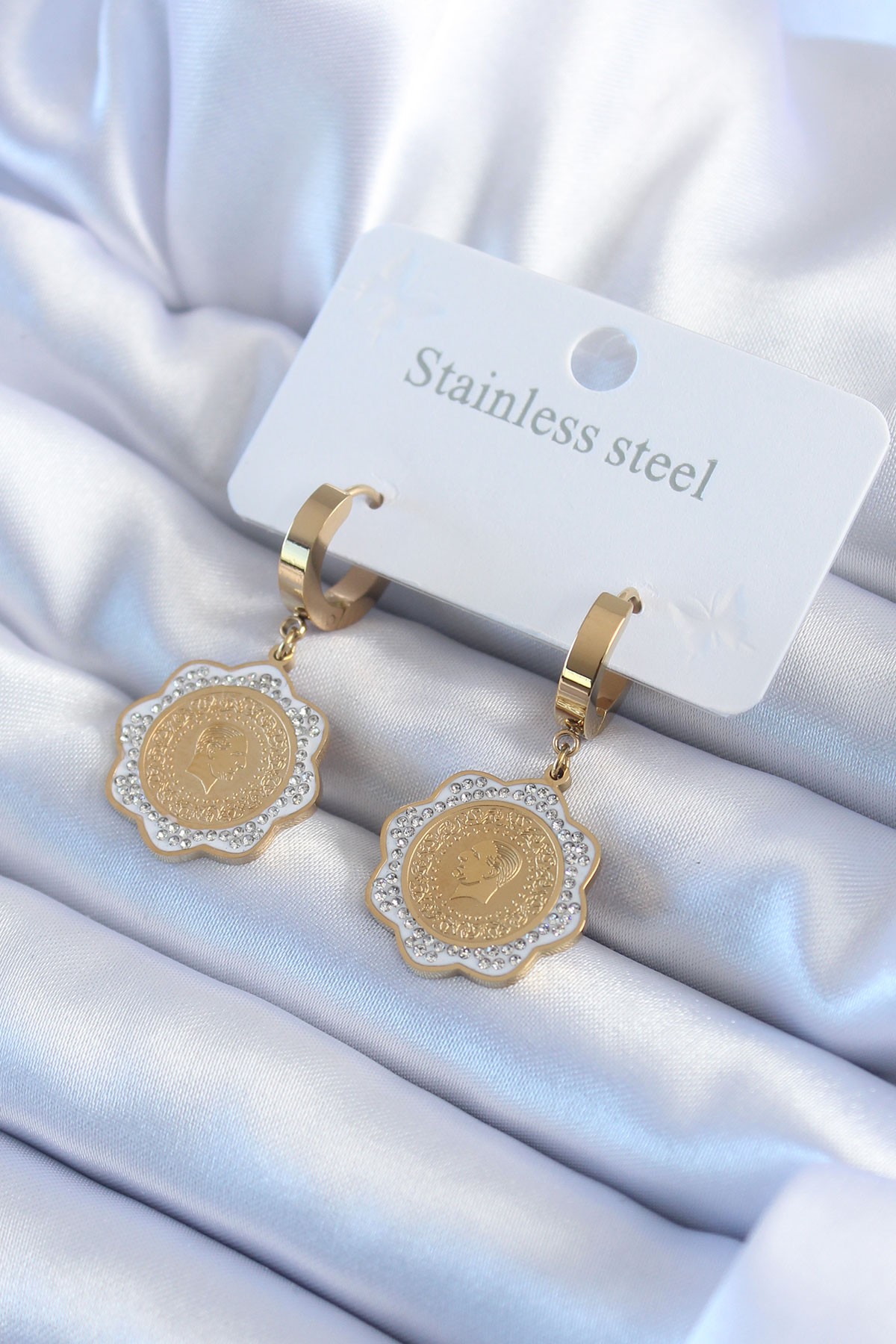 316L Çelik Gold Renk Çeyrek Model Zirkon Taş Detay Kadın Küpe image