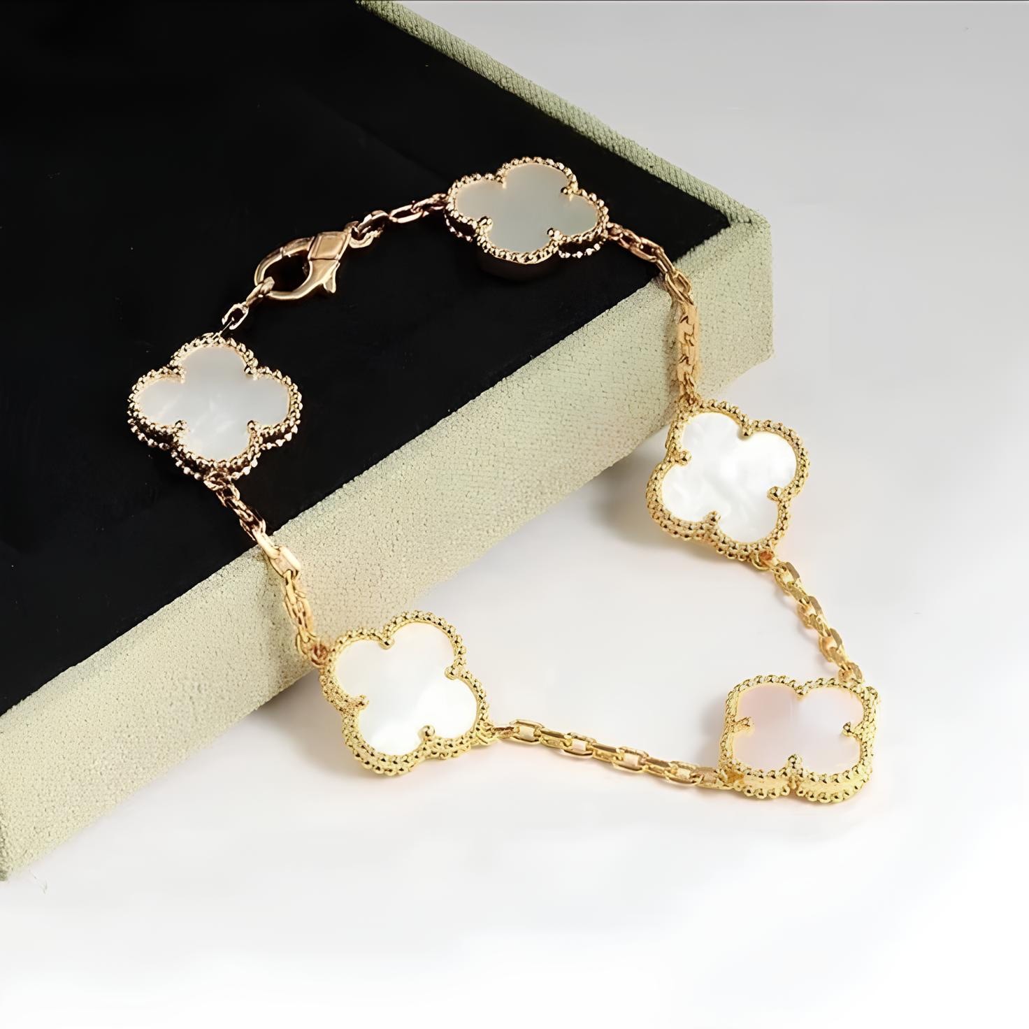 925 | Altın White Yonca Bileklik