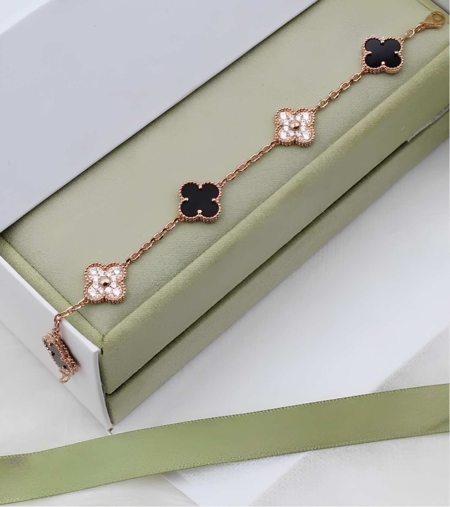 925 | Gold Black Diamonds Yonca Bileklik 