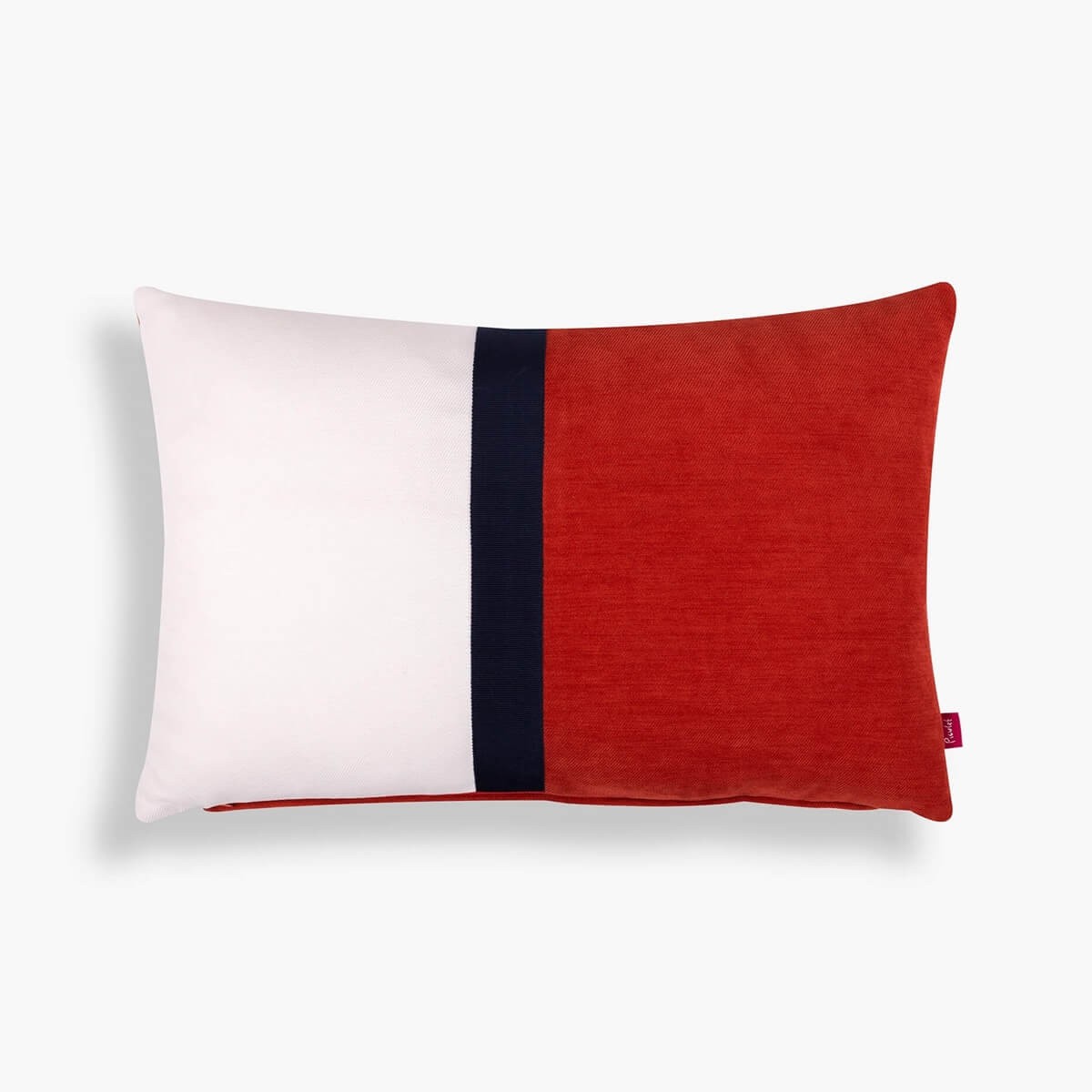 Selkeälinjainen punainen tyynynpäällinen image