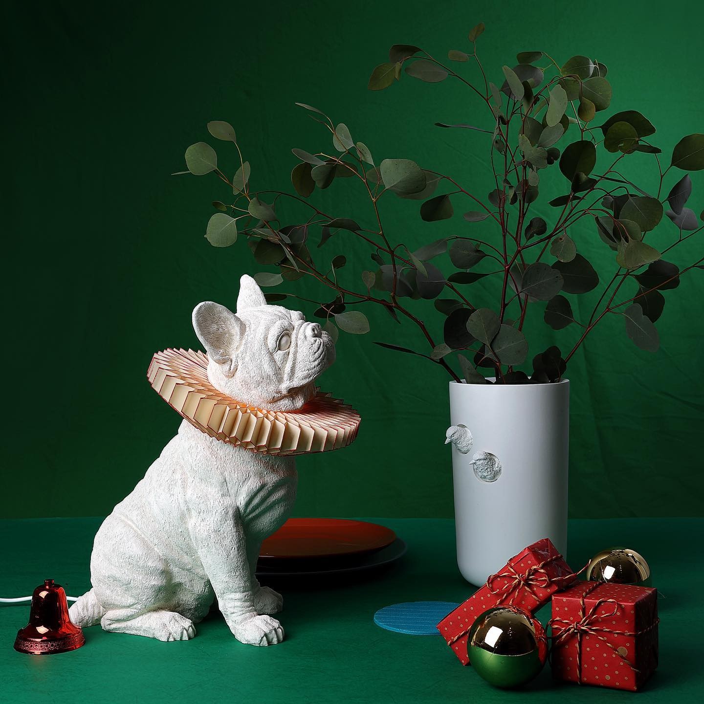 Ranskanbulldoggi patsas ja koira valaisin tuo tuoreus on sisusta main variant image