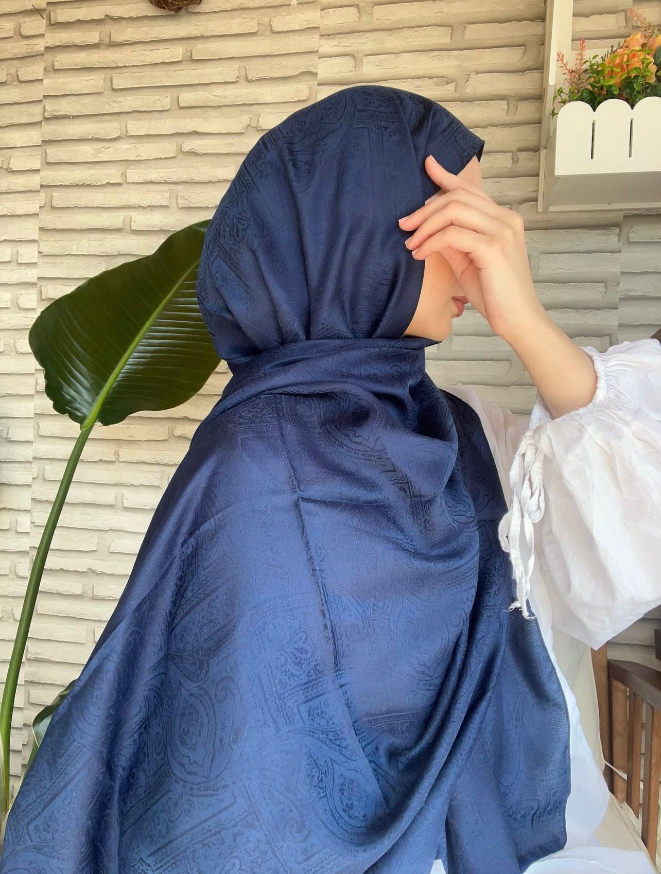 Barok Lacivert Monogram Şal