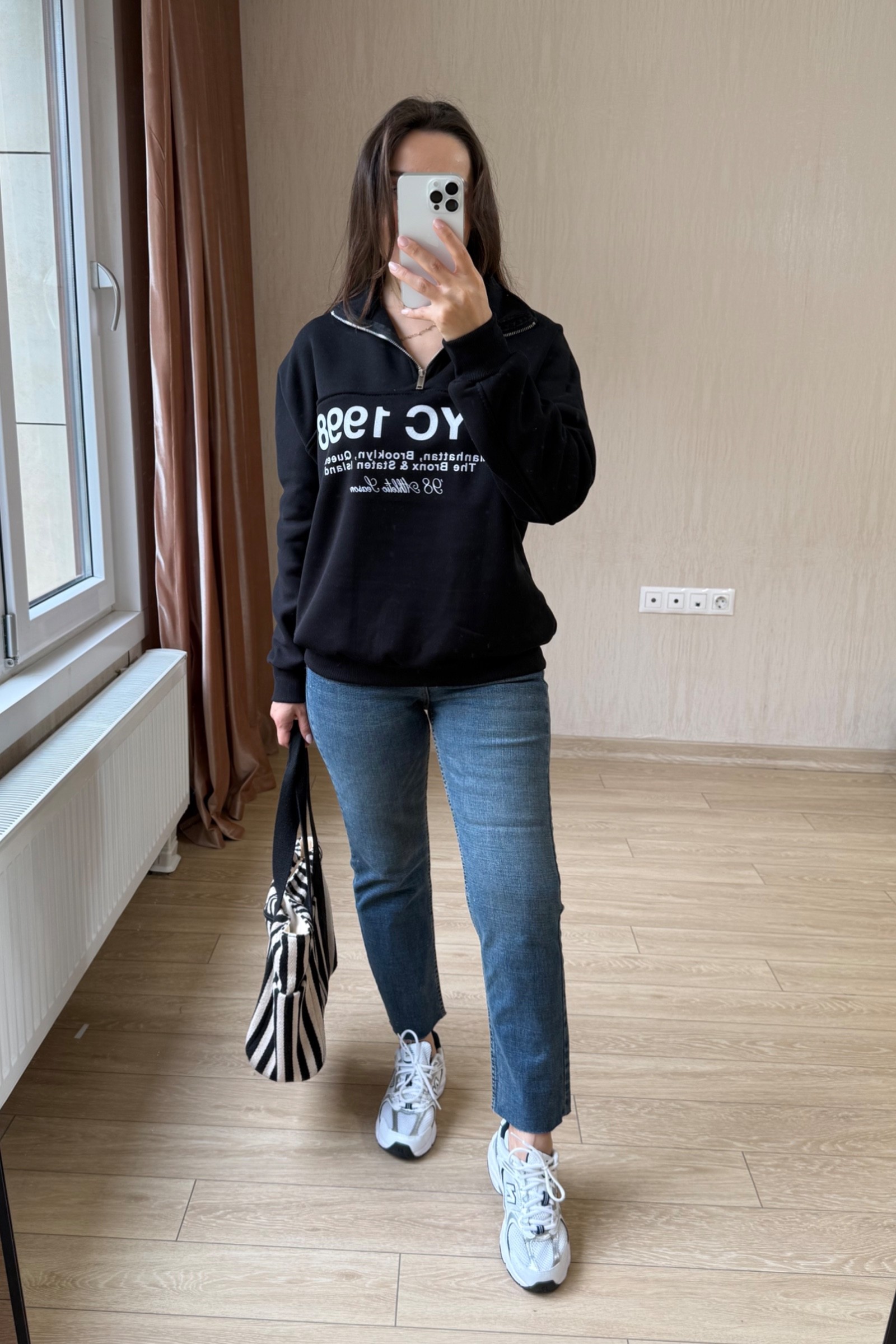 NYC Kabartmalı Yazı Detaylı Sweatshirt