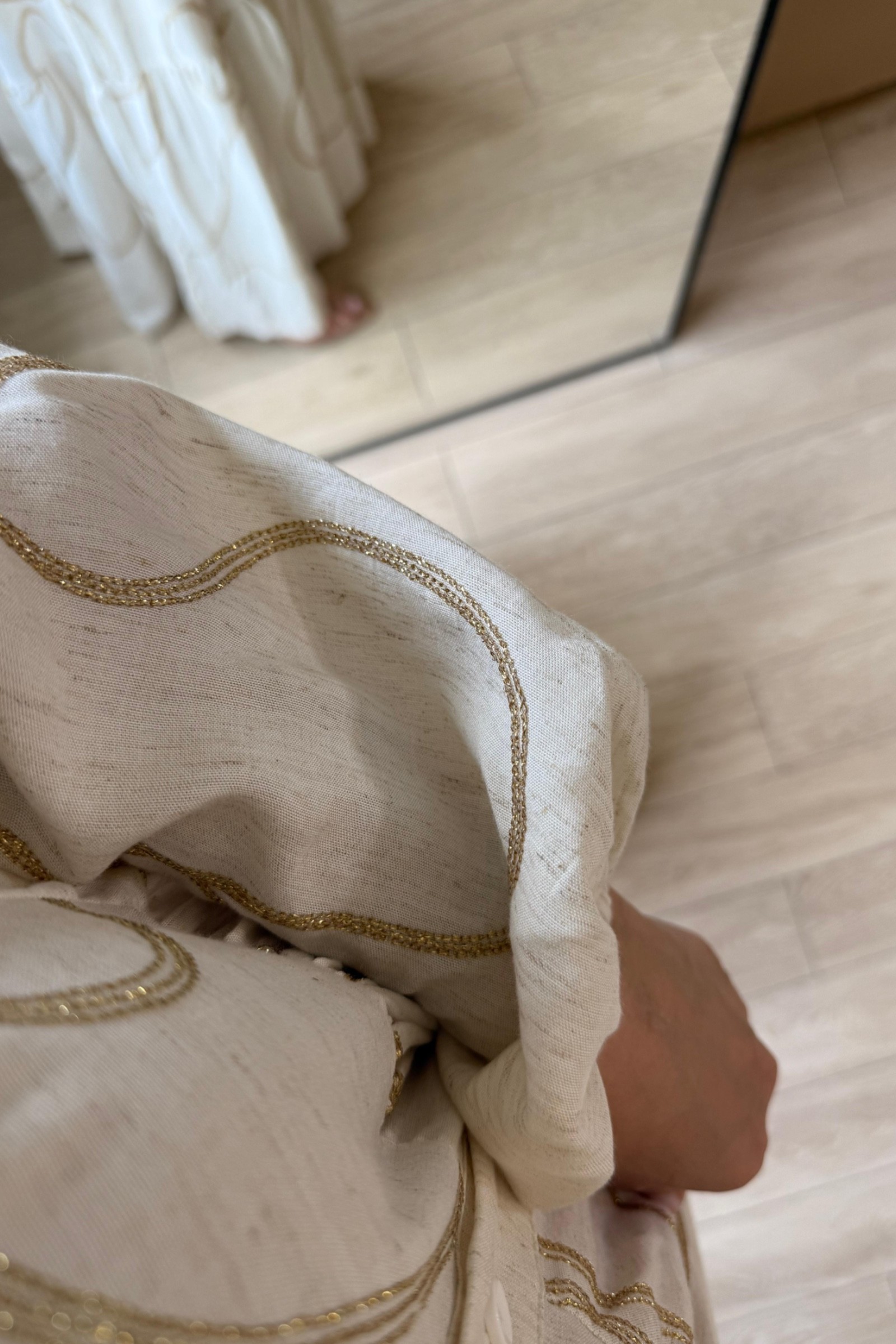Orella Gold Dikiş Desenli Viskon Kumaş Elbise - Krem