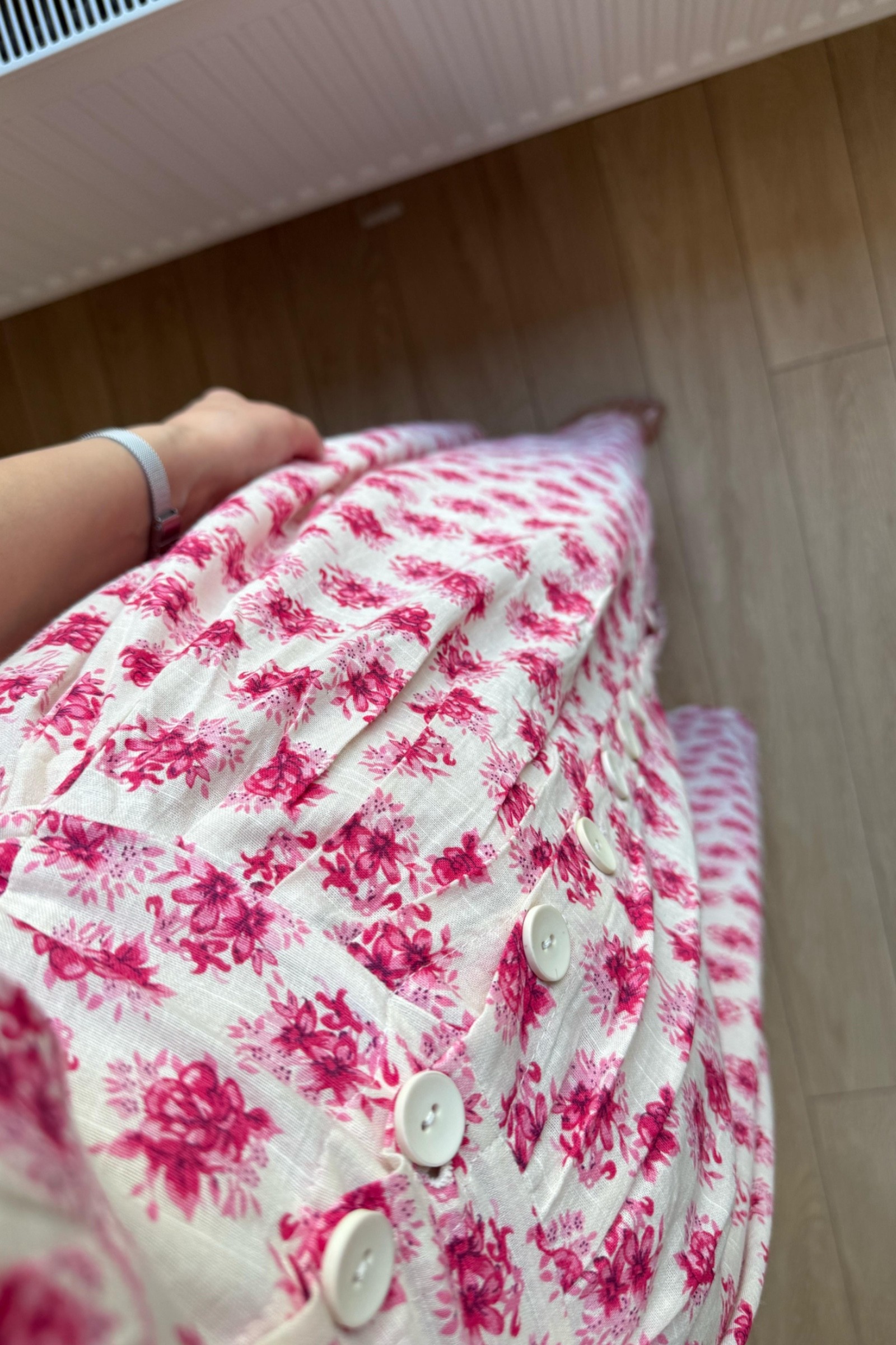 Sofia Açılabilir Düğmeli Çiçek Desenli Keten Kumaş Elbise