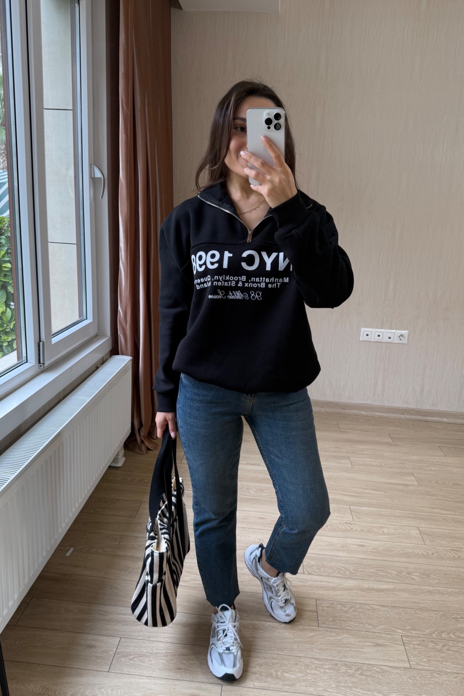 NYC Kabartmalı Yazı Detaylı Sweatshirt