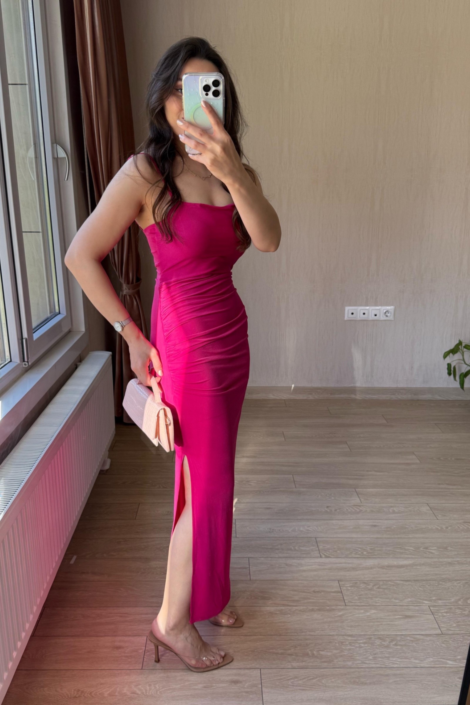 Emilia Yandan Drapeli Sandy Kumaş Elbise