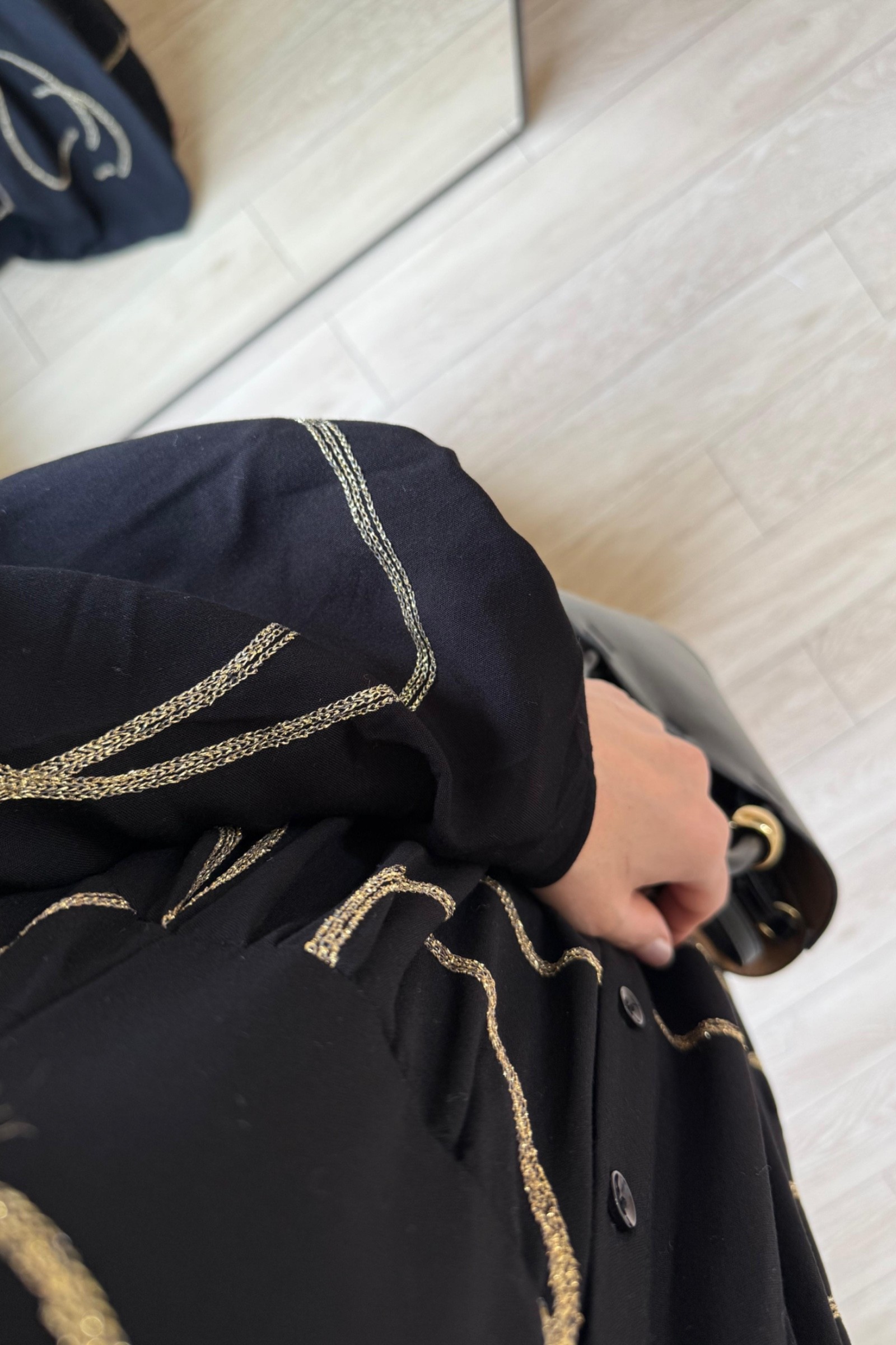 Orella Gold Dikiş Desenli Viskon Kumaş Elbise - Siyah