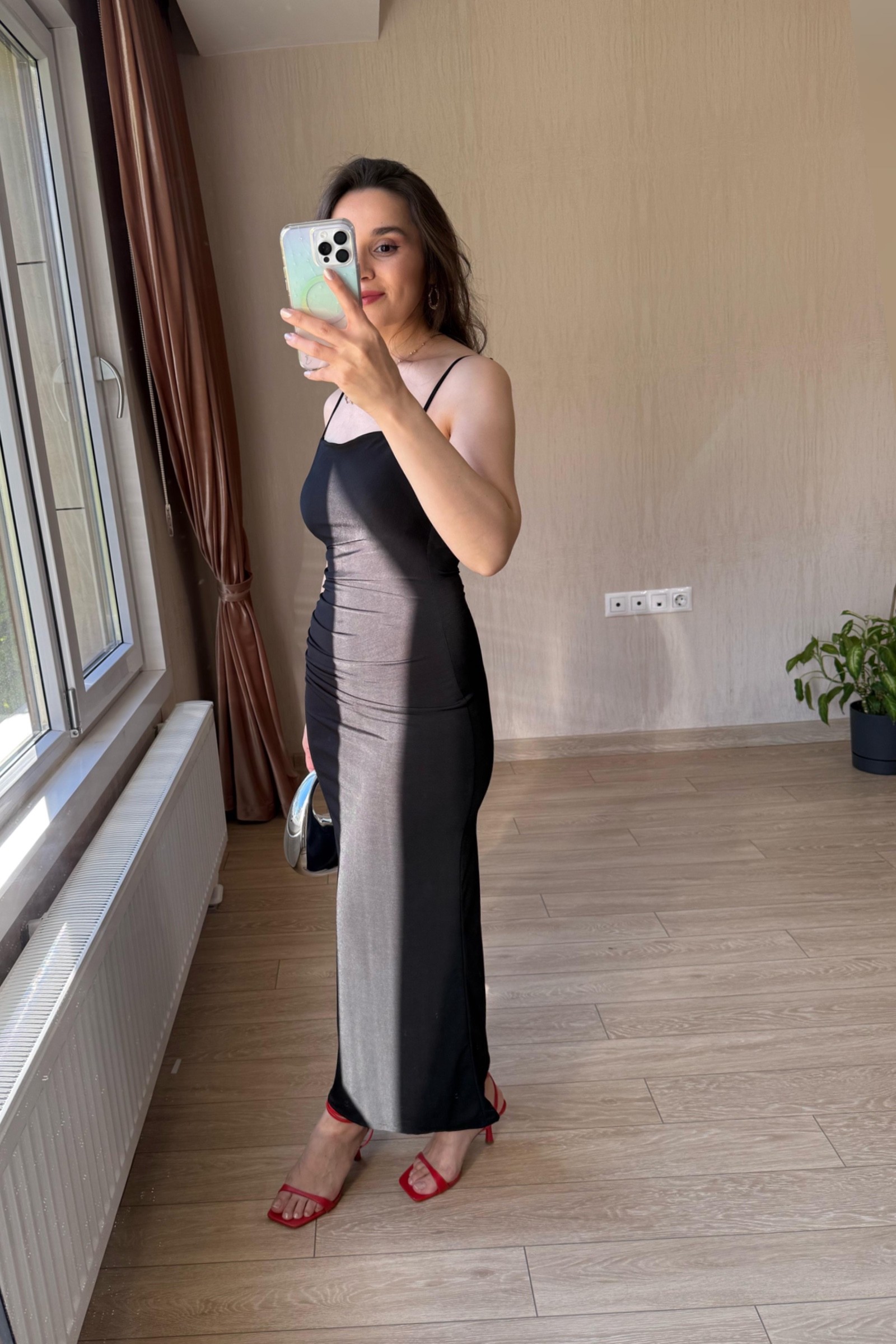 Emilia Yandan Drapeli Sandy Kumaş Elbise - Siyah