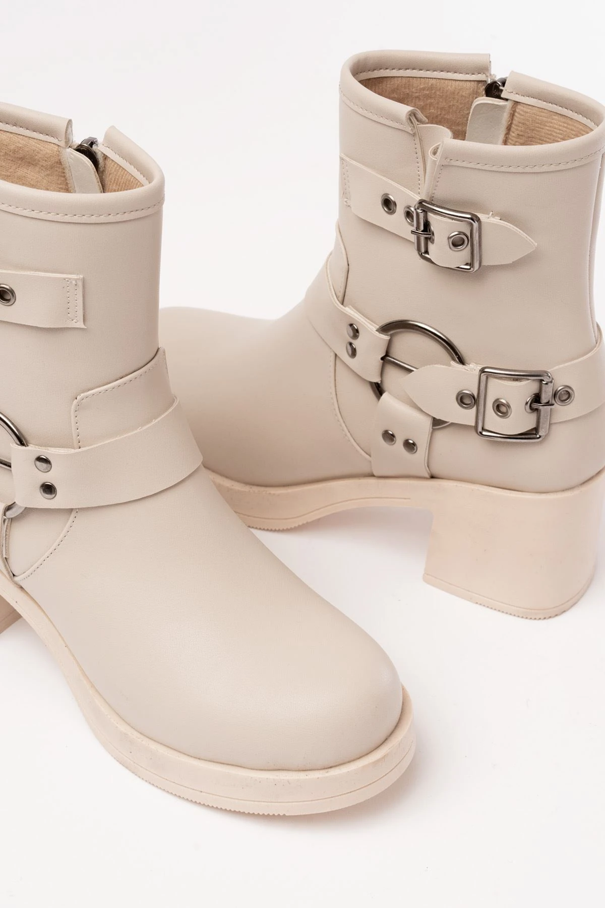 5109-3028 Bej Toka Aksesuarlı Fermuarlı Topuklu Günlük Kadın Bot