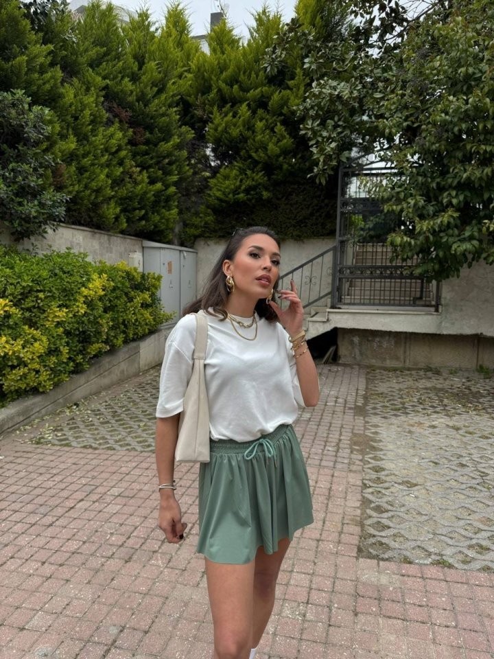 Kadın Sandy Kumaş Bağıcık Detaylı şort