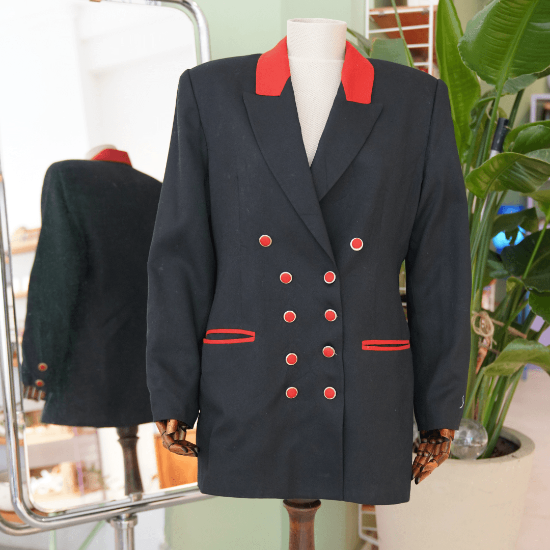Kadın Kırmızı Düğmeli ve Yakalı Blazer Ceket - Siyah