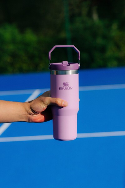 The IceFlow™ Flip Straw Tumbler 0.89L - Lila