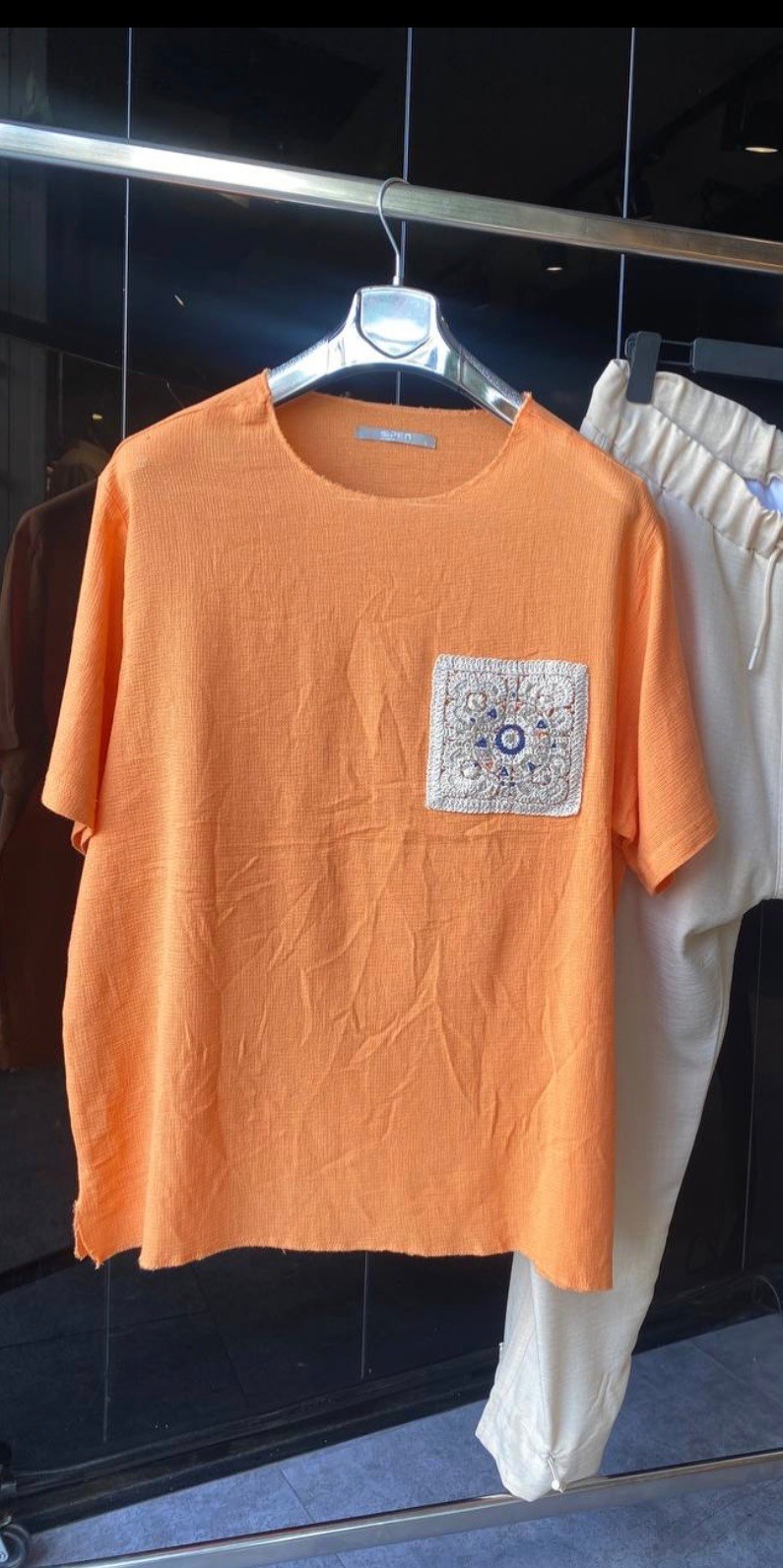 Cebi Baskılı Yakası Overlok Dikişli Tshirt