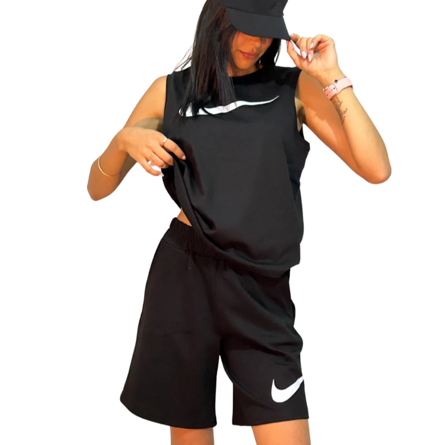 Nike yumuşak kumaştan şort takım