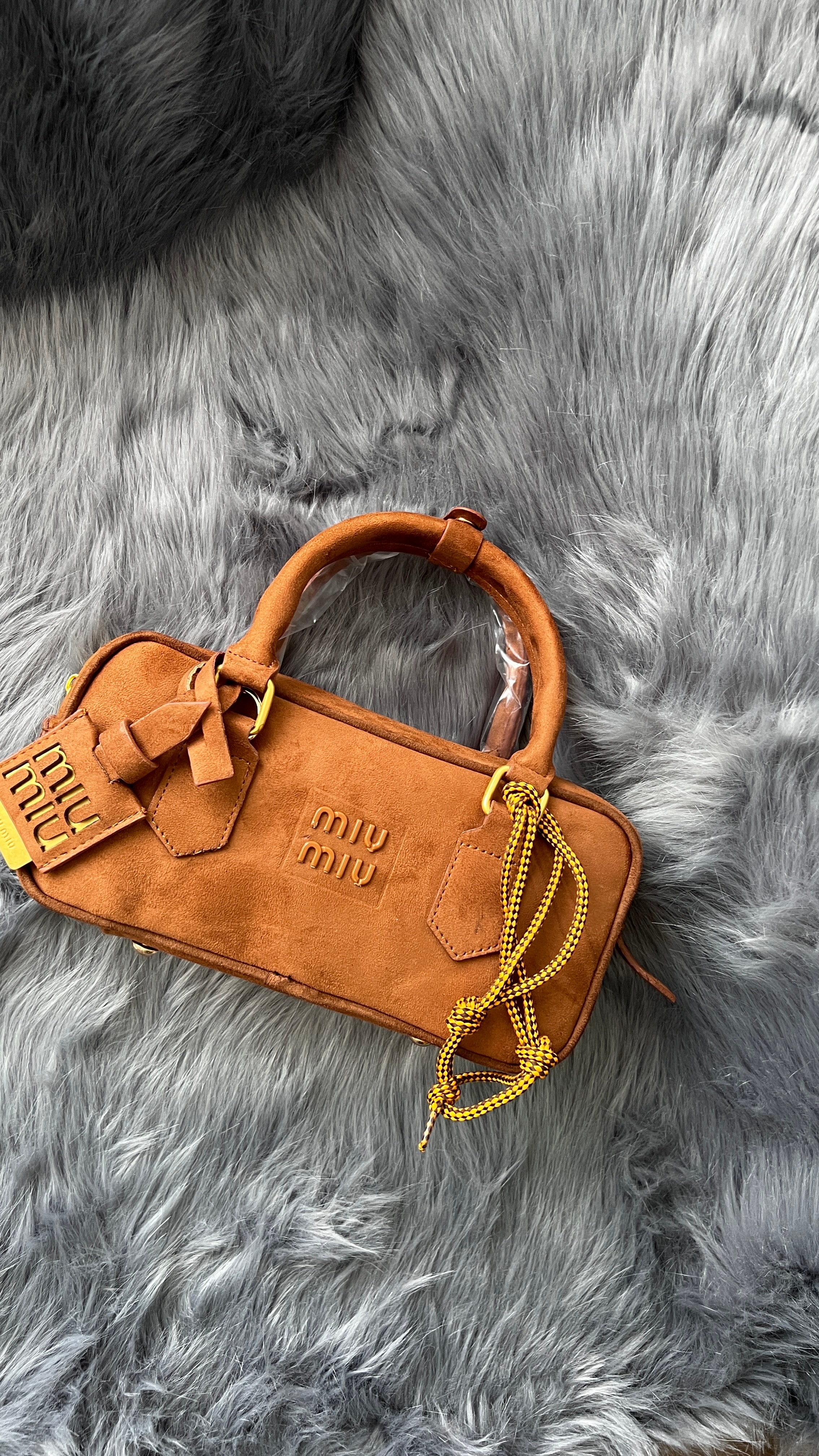 MiuMiu Süet Arcadie Taba 