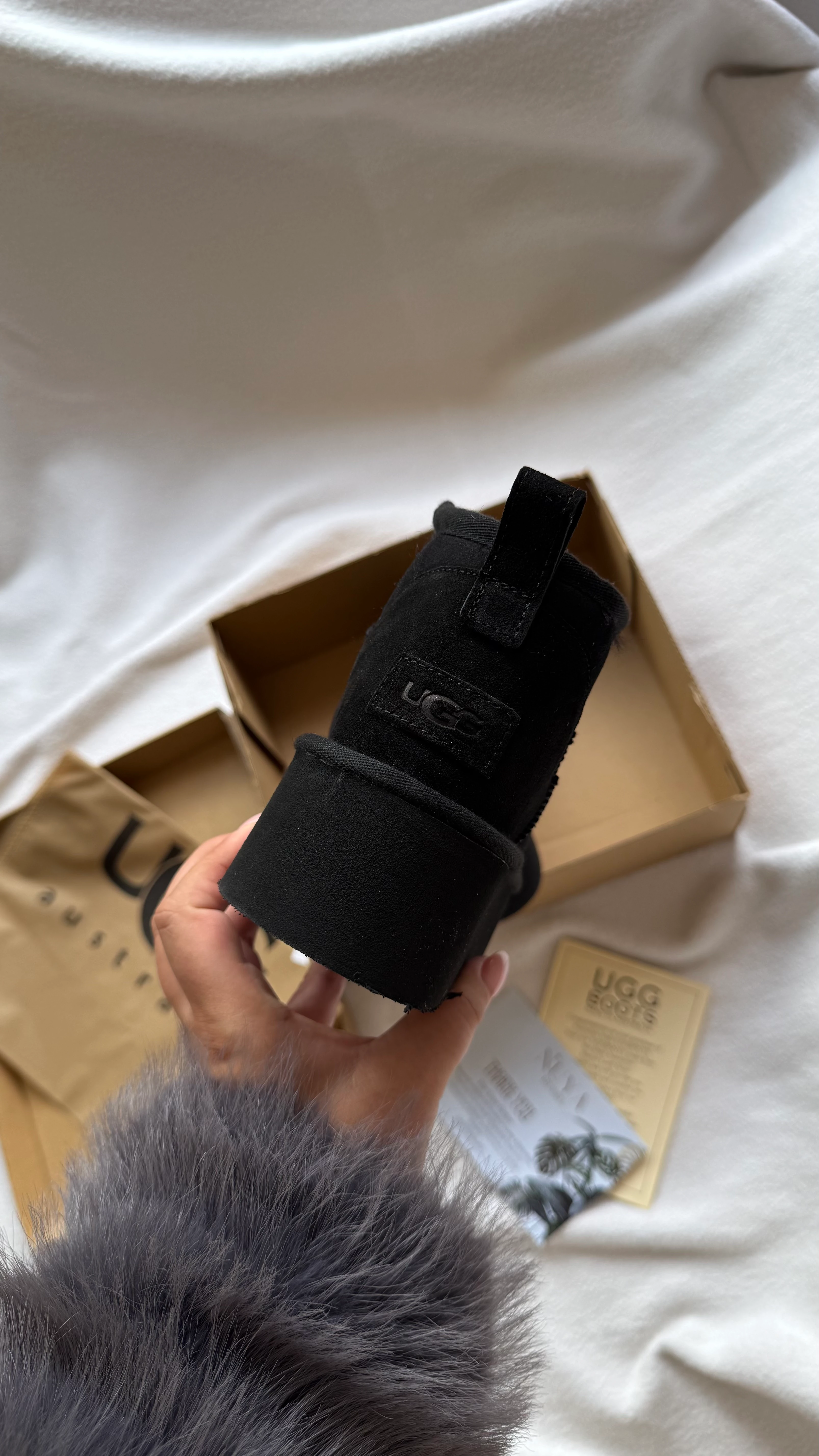 UGG MİNİ PLATFORM SİYAH (GERÇEK KÜRK-GERÇEK DERİ)- DAR KALIP