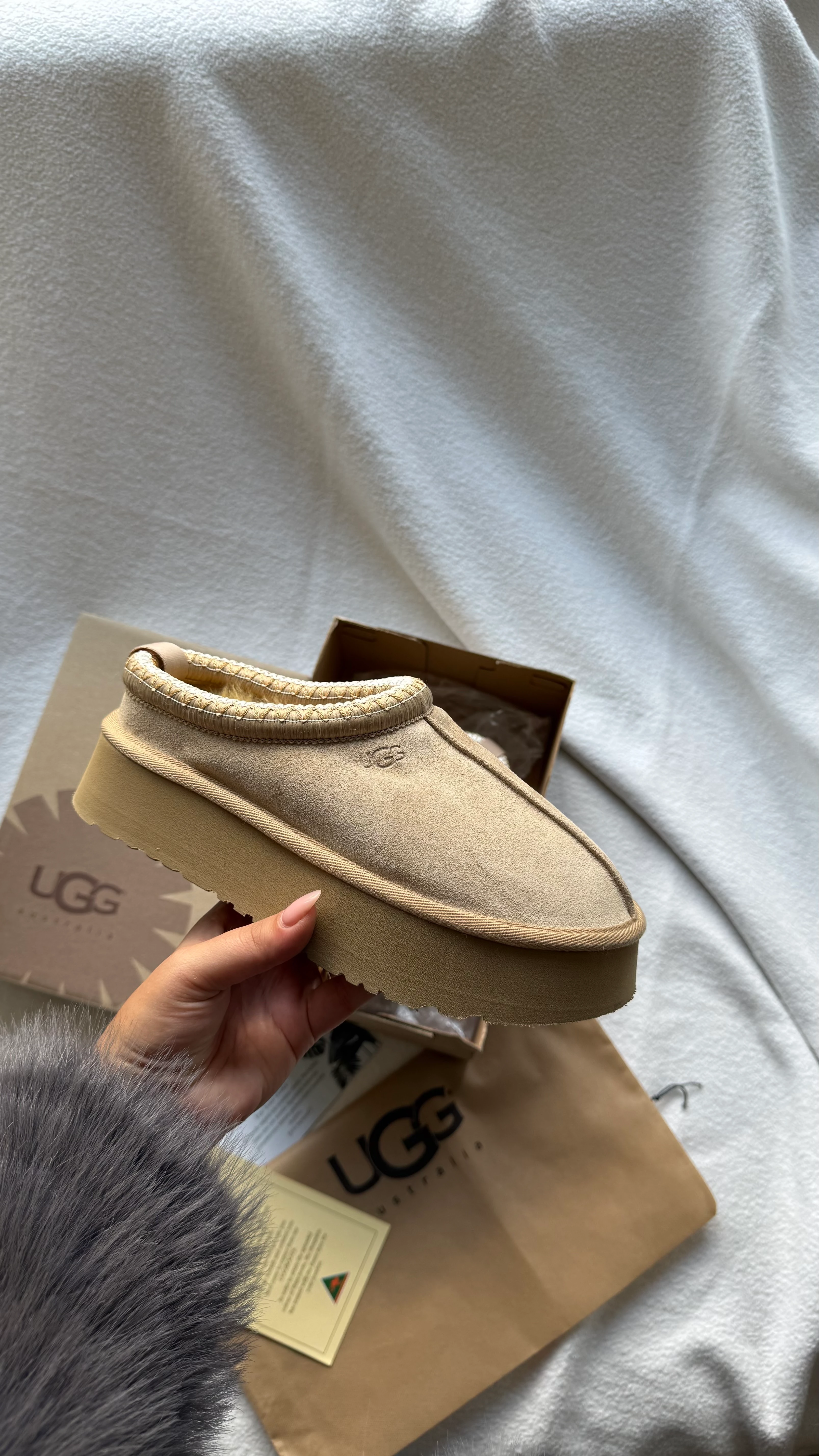 UGG TAZZ KREM (GERÇEK KÜRK/GERÇEK DERİ) - DAR KALIP