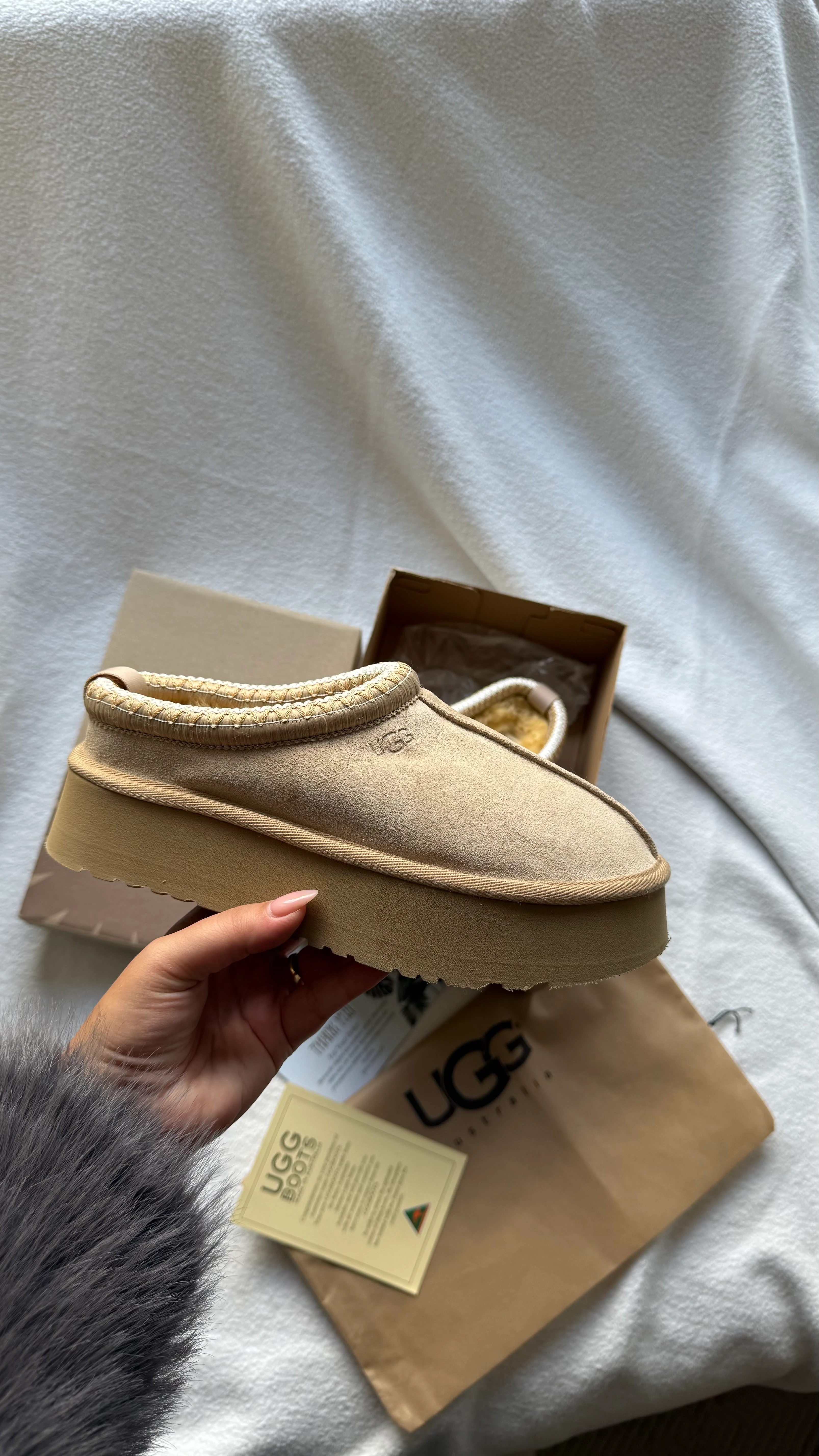 UGG TAZZ KREM (GERÇEK KÜRK/GERÇEK DERİ) - DAR KALIP