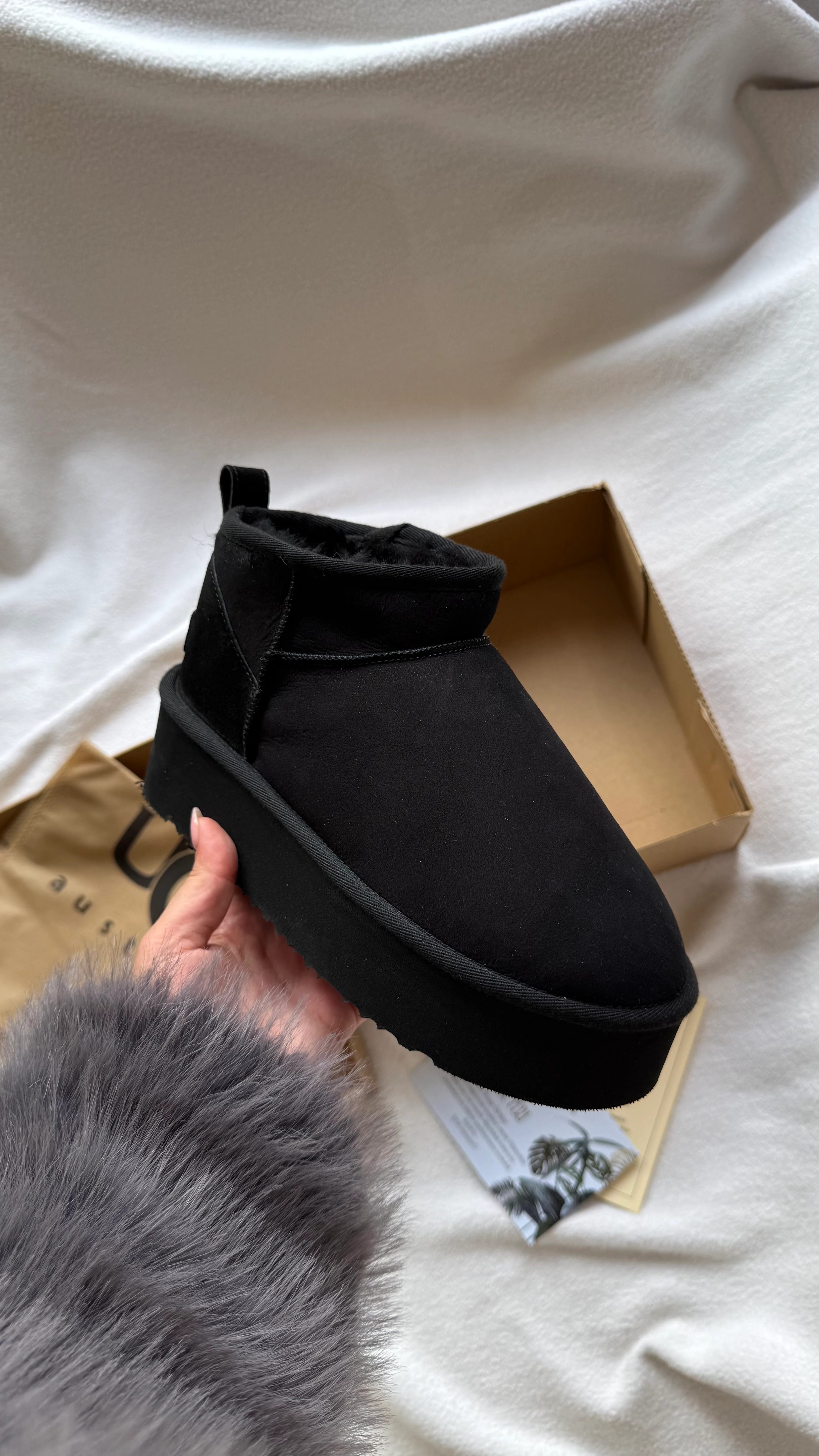 UGG MİNİ PLATFORM SİYAH (GERÇEK KÜRK-GERÇEK DERİ)- DAR KALIP