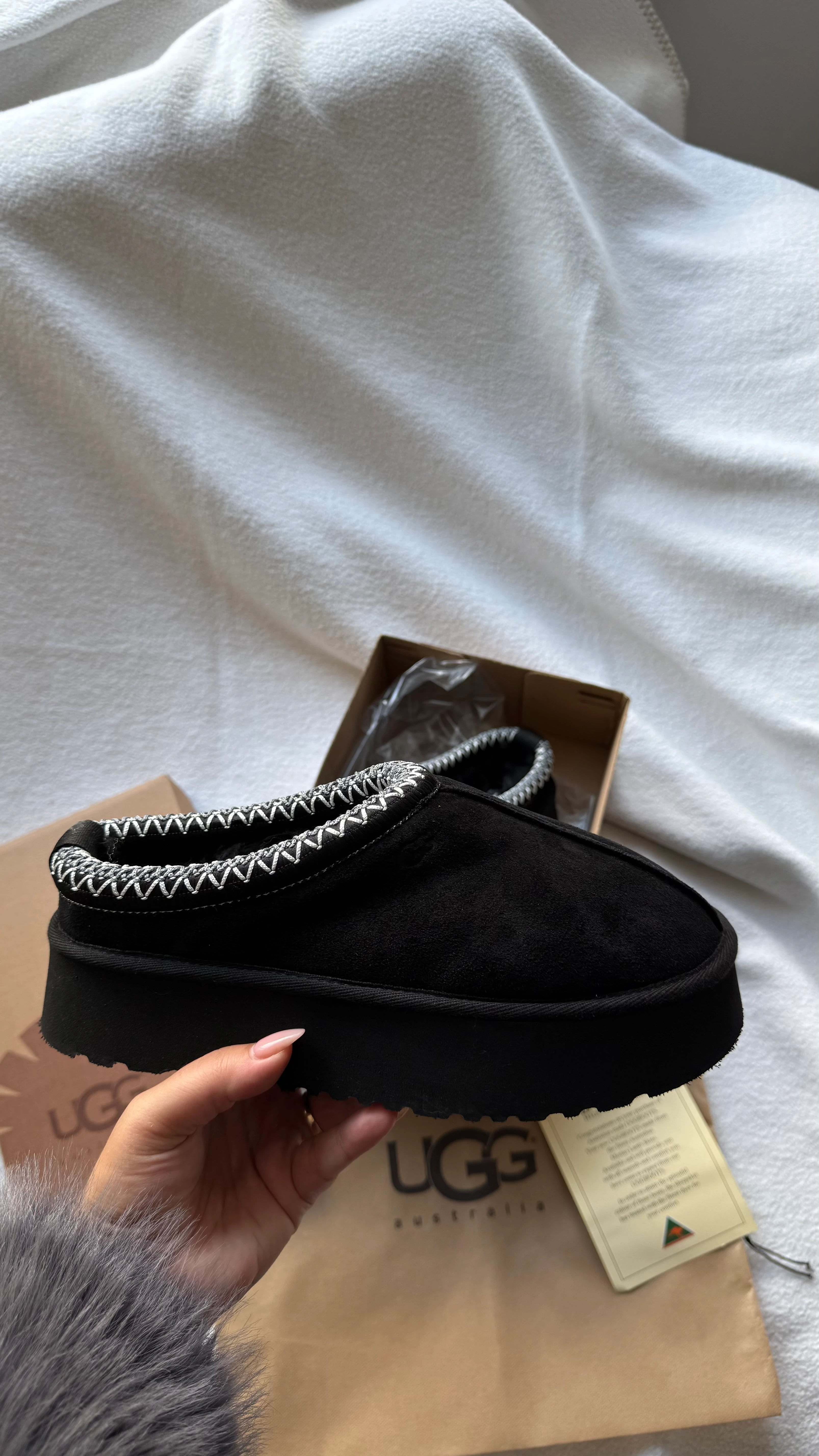 UGG TAZZ SİYAH (GERÇEK KÜRK/GERÇEK DERİ) - DAR KALIP