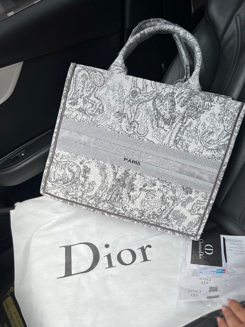 Christian Dior Dokuma Gri