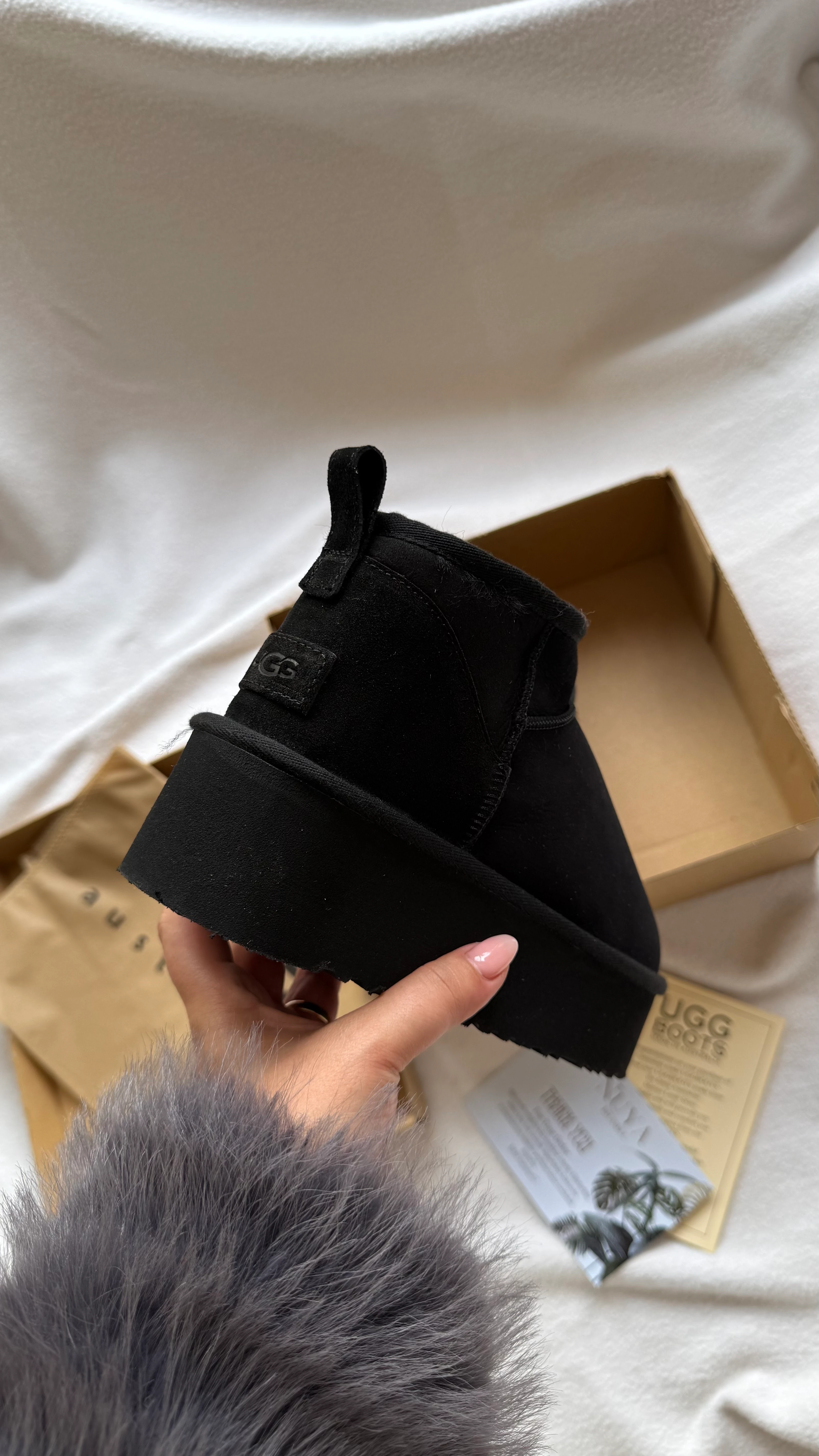 UGG MİNİ PLATFORM SİYAH (GERÇEK KÜRK-GERÇEK DERİ)- DAR KALIP