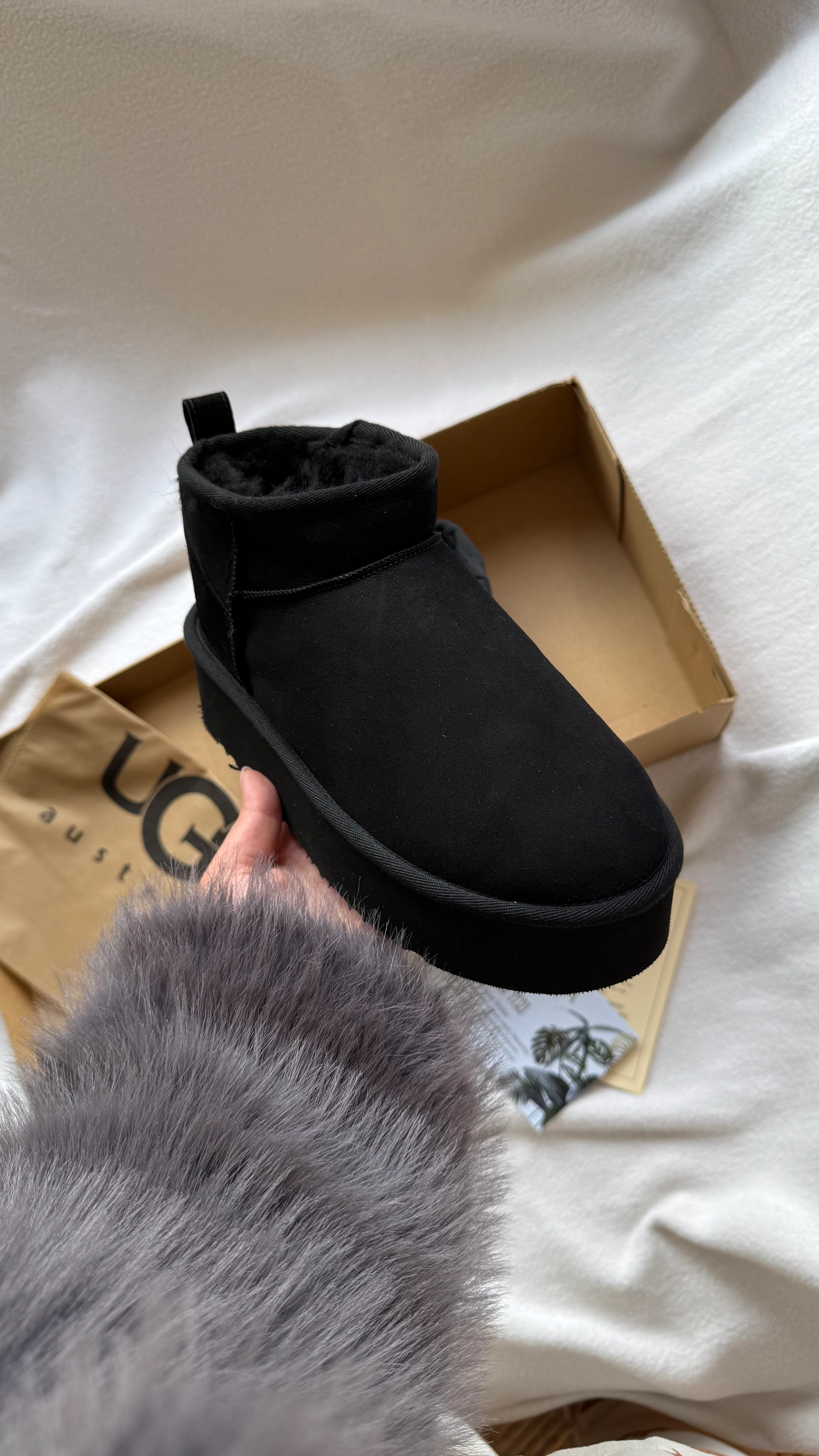 UGG MİNİ PLATFORM SİYAH (GERÇEK KÜRK-GERÇEK DERİ)- DAR KALIP