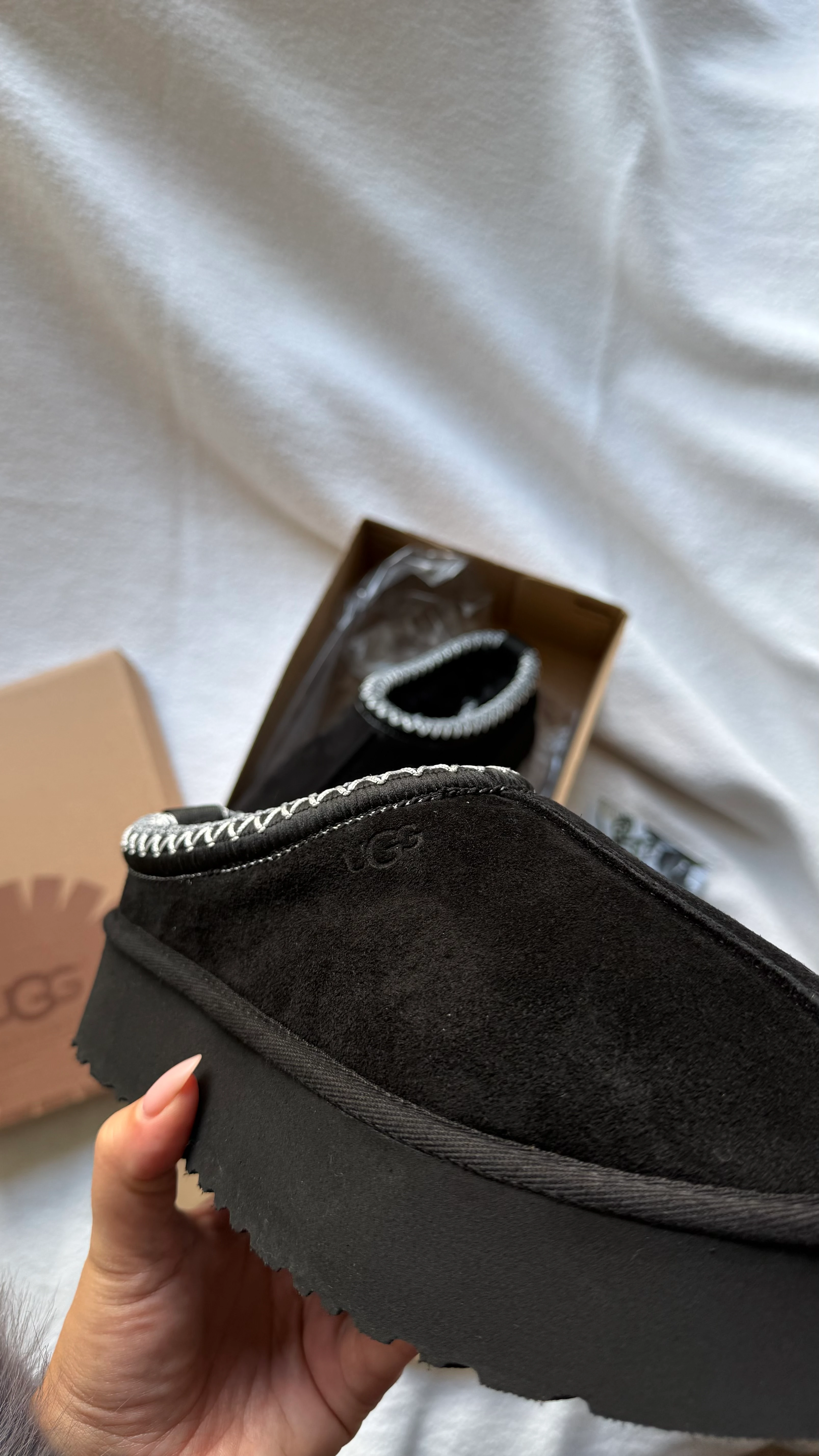 UGG TAZZ SİYAH (GERÇEK KÜRK/GERÇEK DERİ) - DAR KALIP