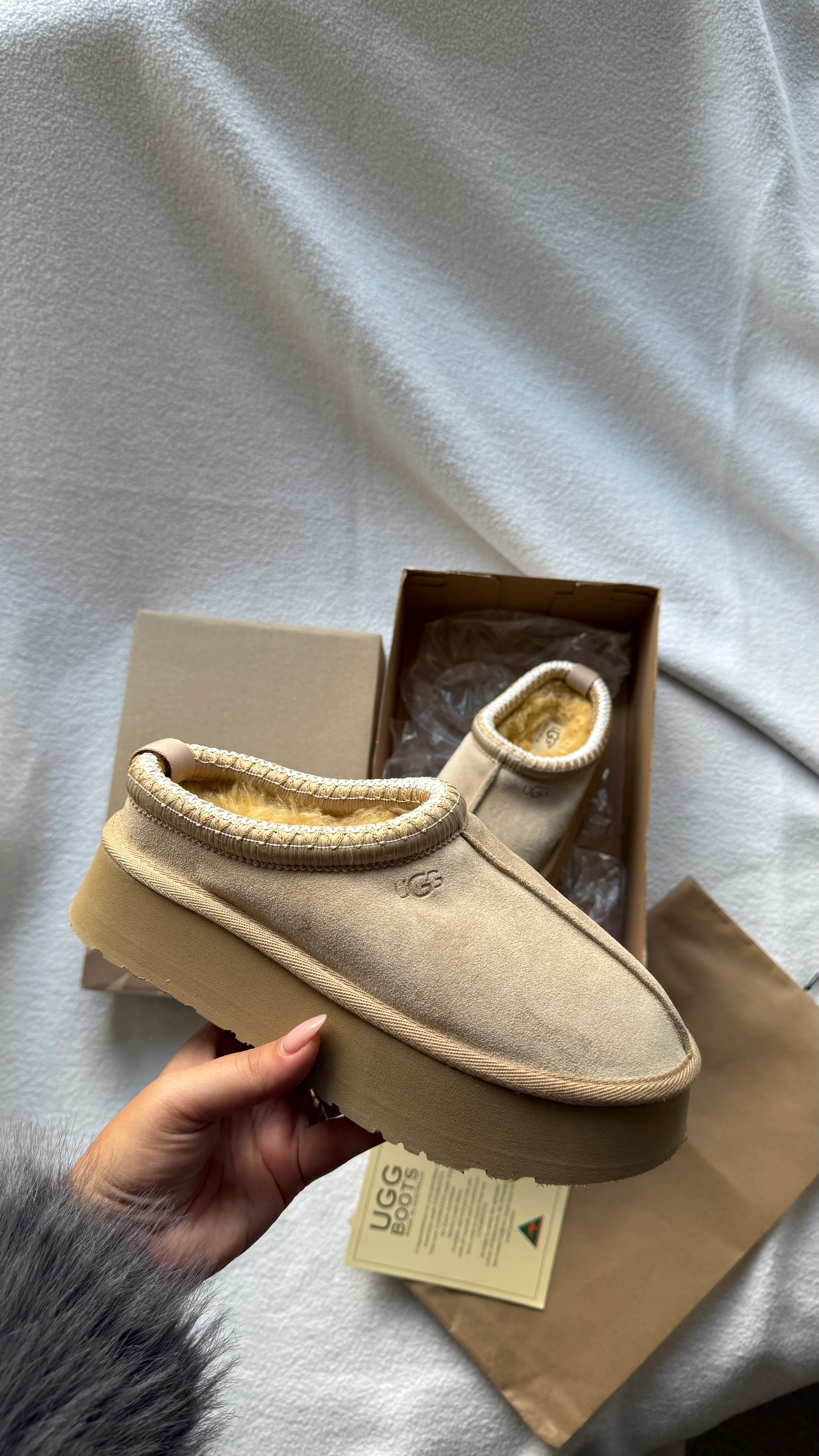 UGG TAZZ KREM (GERÇEK KÜRK/GERÇEK DERİ) - DAR KALIP