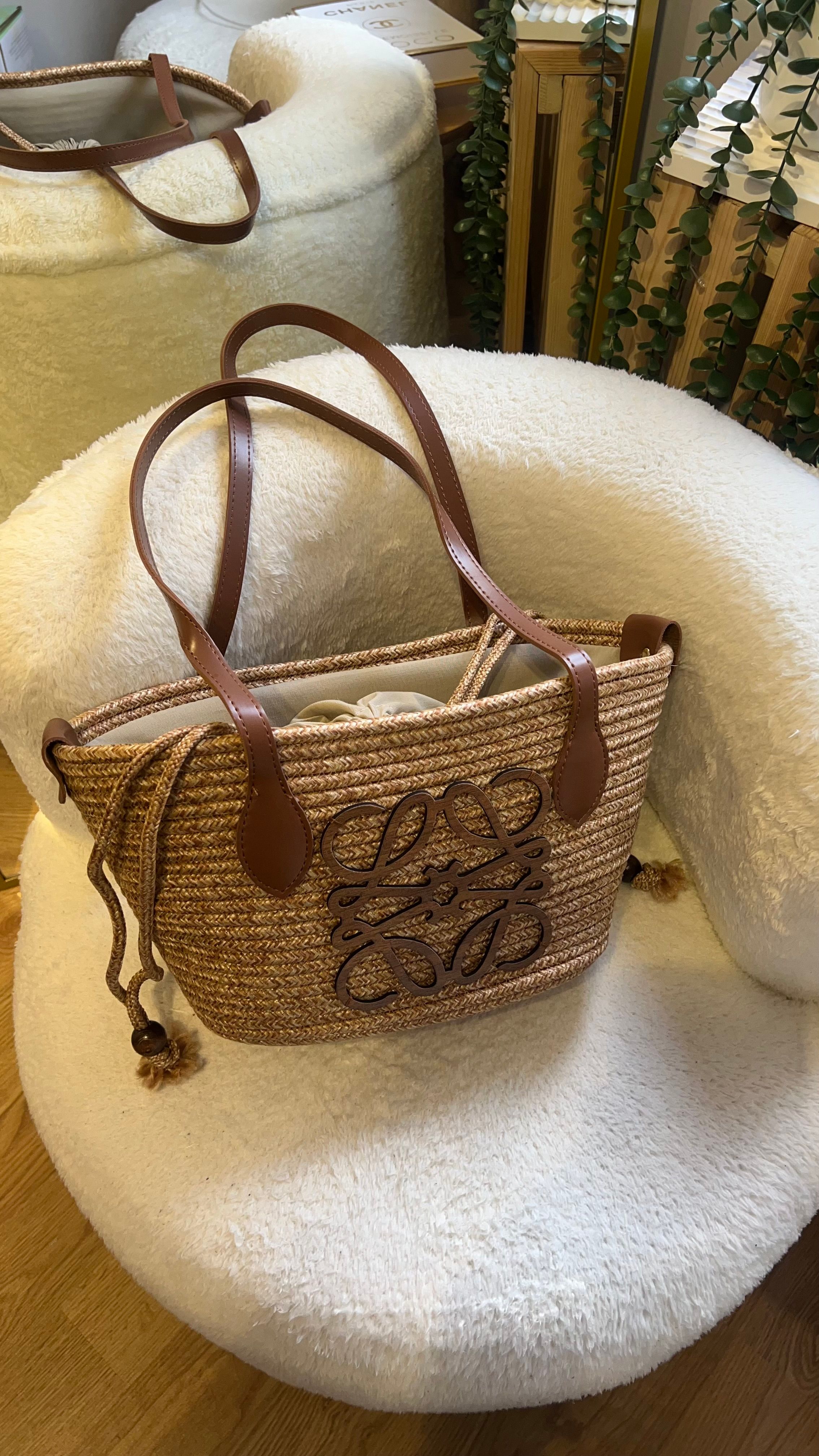 LOEWE JÜT&TABA 