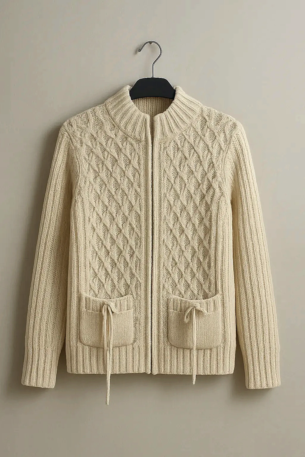 Bej rengi bayan triko hırka kazak